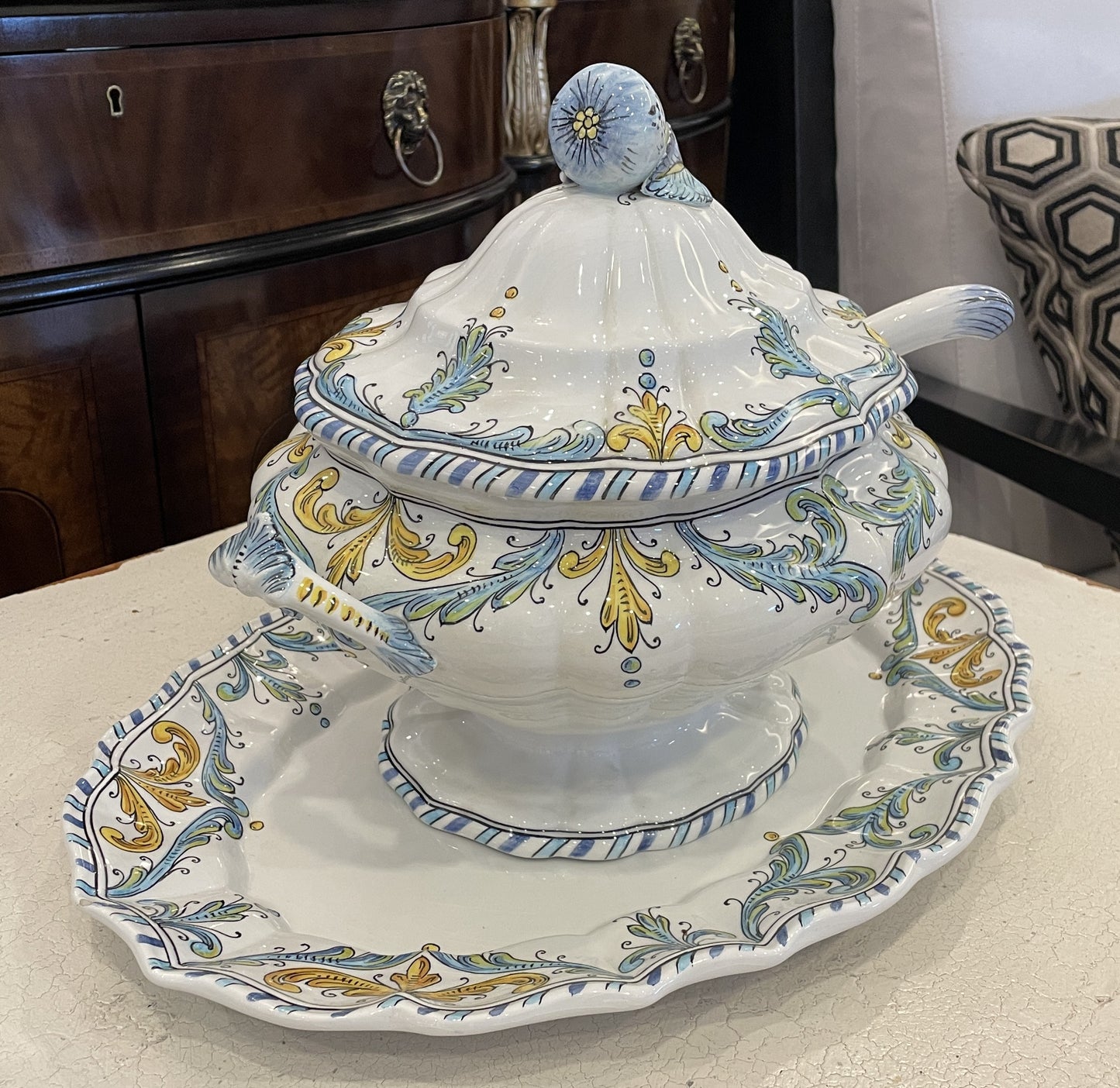Italian Ceramic Majolica Tureen with Ladle and Undertray (0M8001)