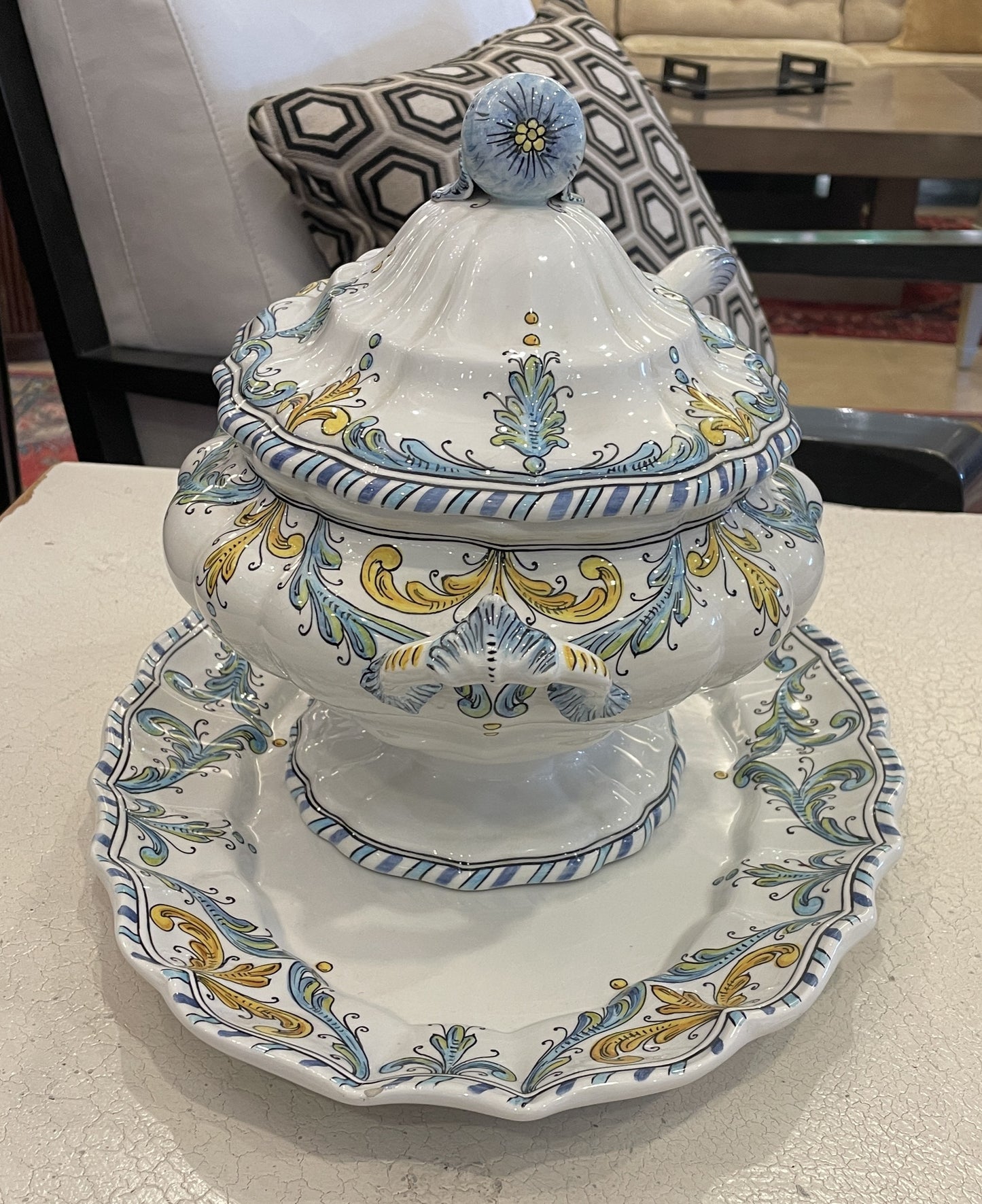 Italian Ceramic Majolica Tureen with Ladle and Undertray (0M8001)