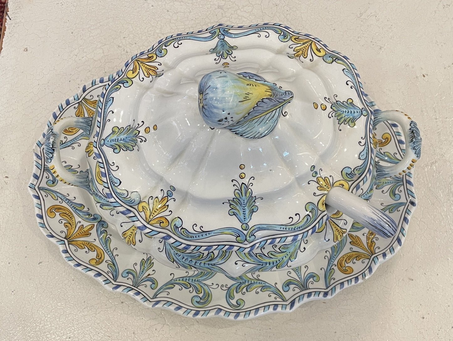 Italian Ceramic Majolica Tureen with Ladle and Undertray (0M8001)