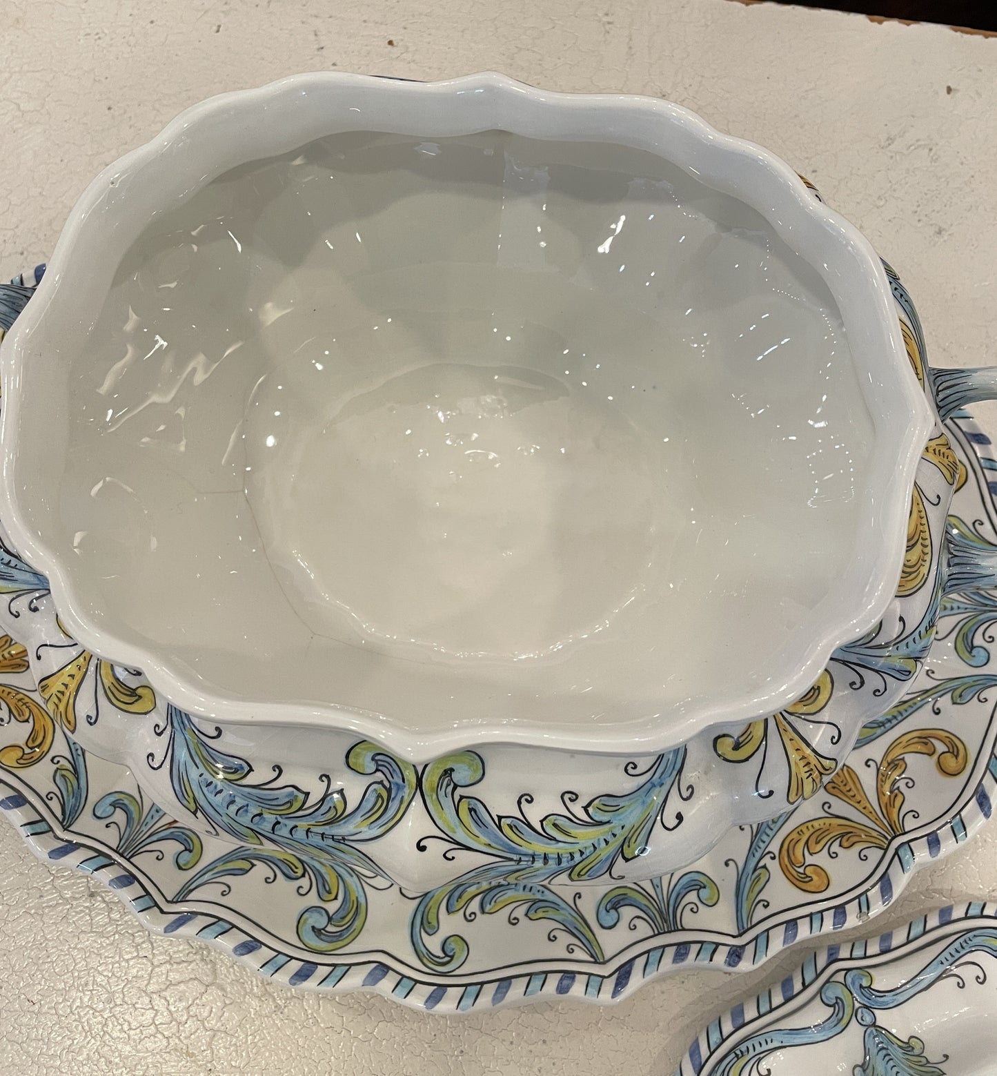 Italian Ceramic Majolica Tureen with Ladle and Undertray (0M8001)