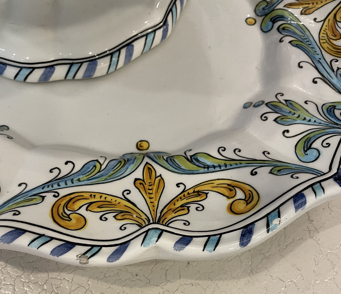 Italian Ceramic Majolica Tureen with Ladle and Undertray (0M8001)