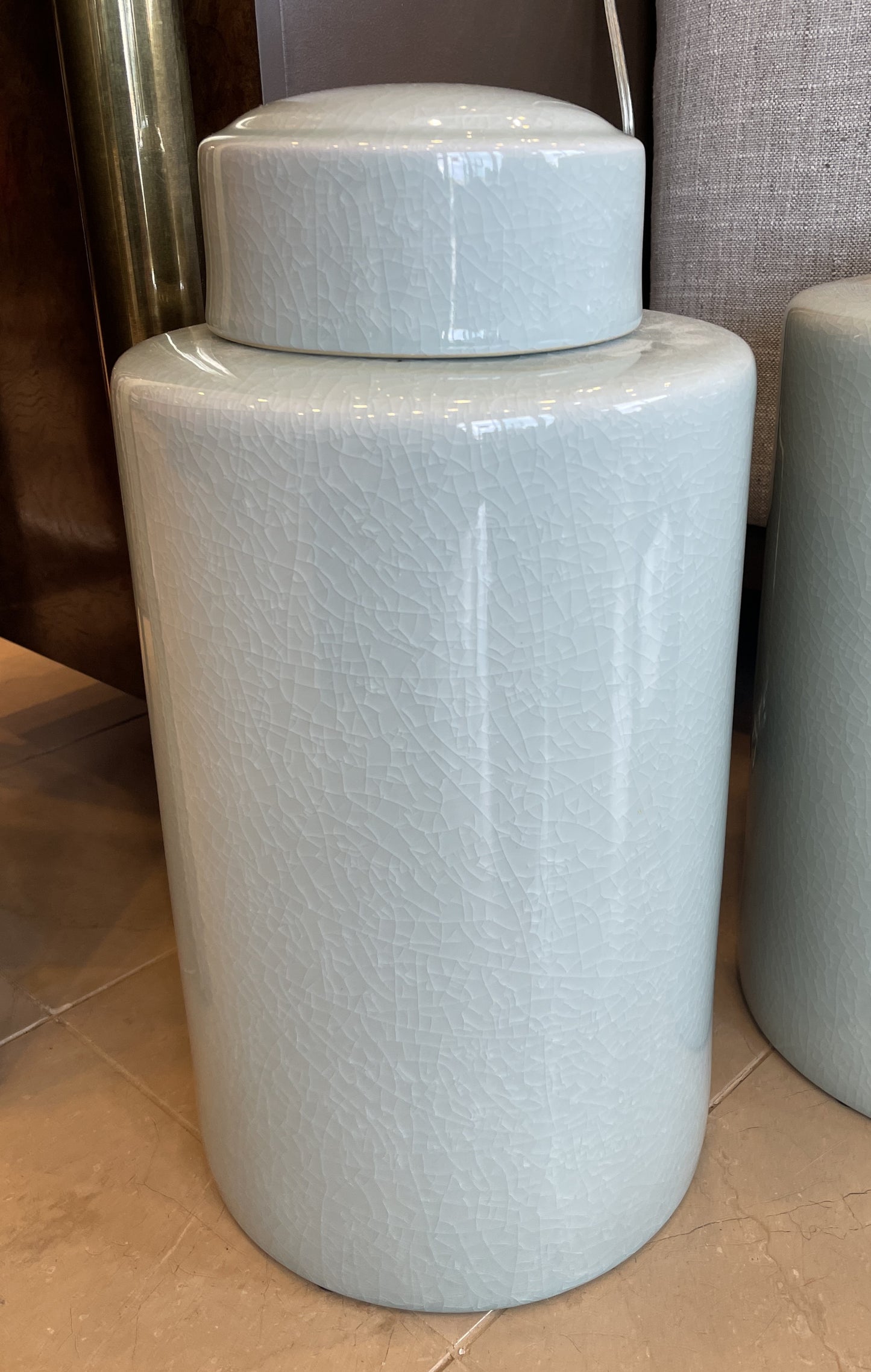Chelsea House Celadon Covered Urn (0JC00H)