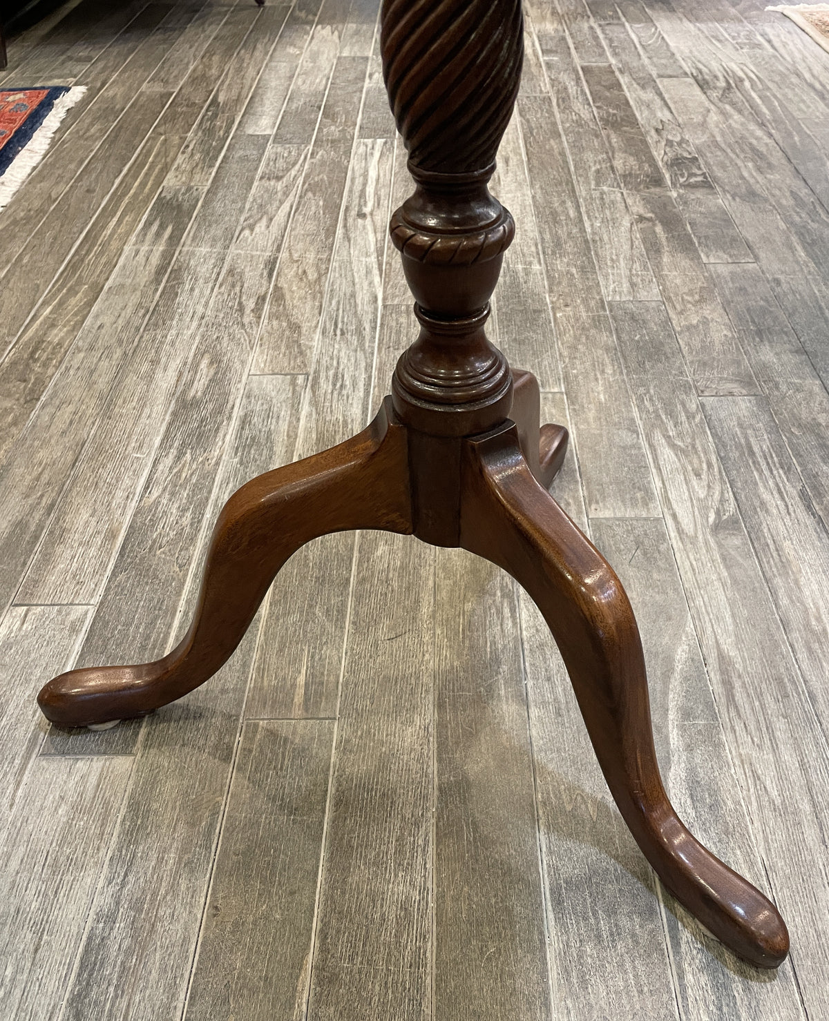 Round Tilt Top Table with Marquetry Trim (0Q000F)