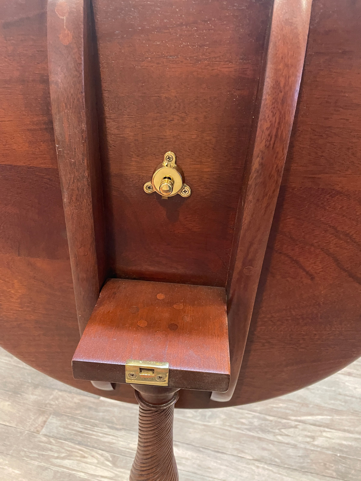 Round Tilt Top Table with Marquetry Trim (0Q000F)
