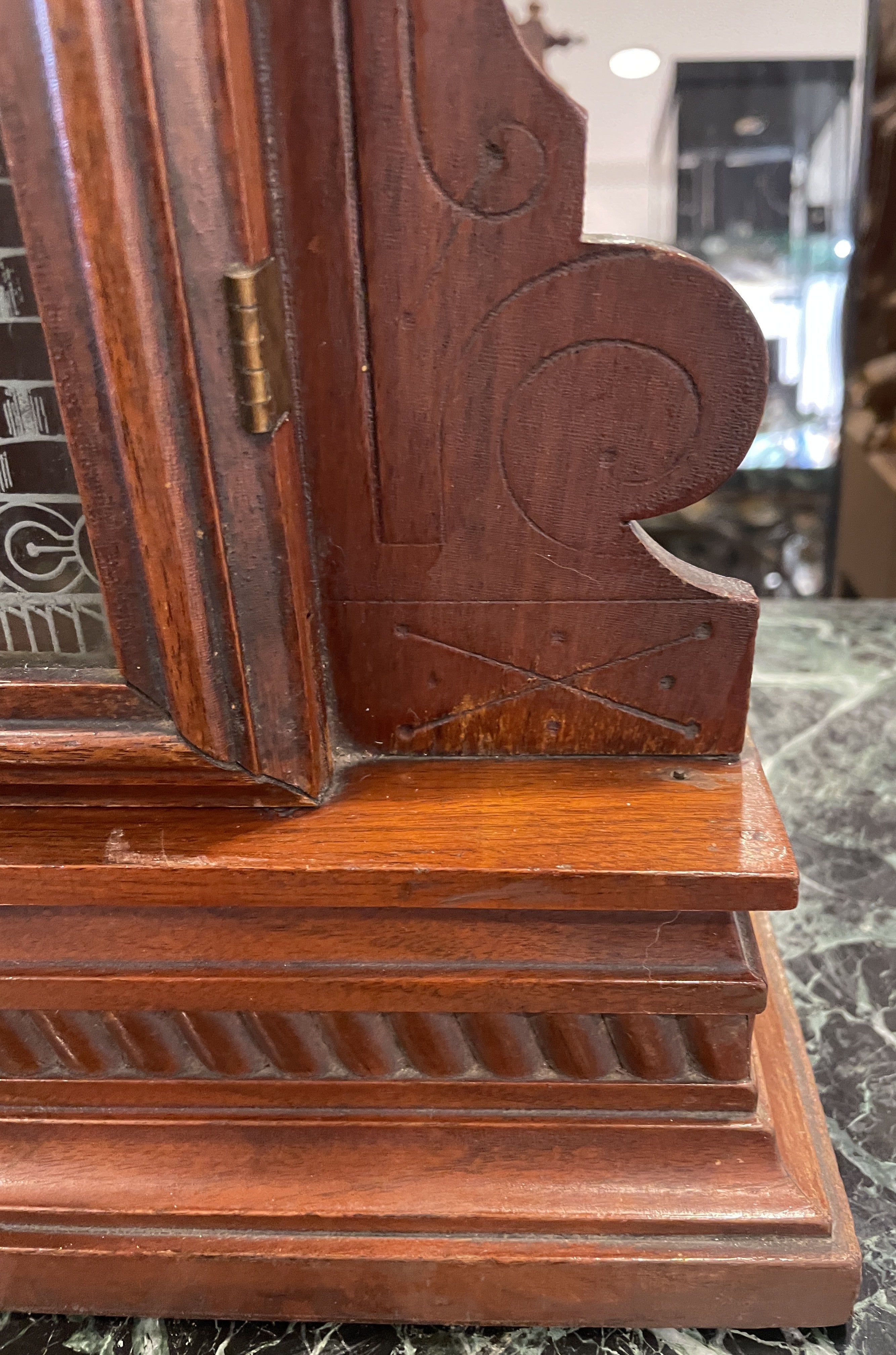 アンティーク置き時計　Antique Waterbury ゼンマイ式時計 Antique Waterbury 8 Day Time and Chime Mantle Clock ~ Serviced and