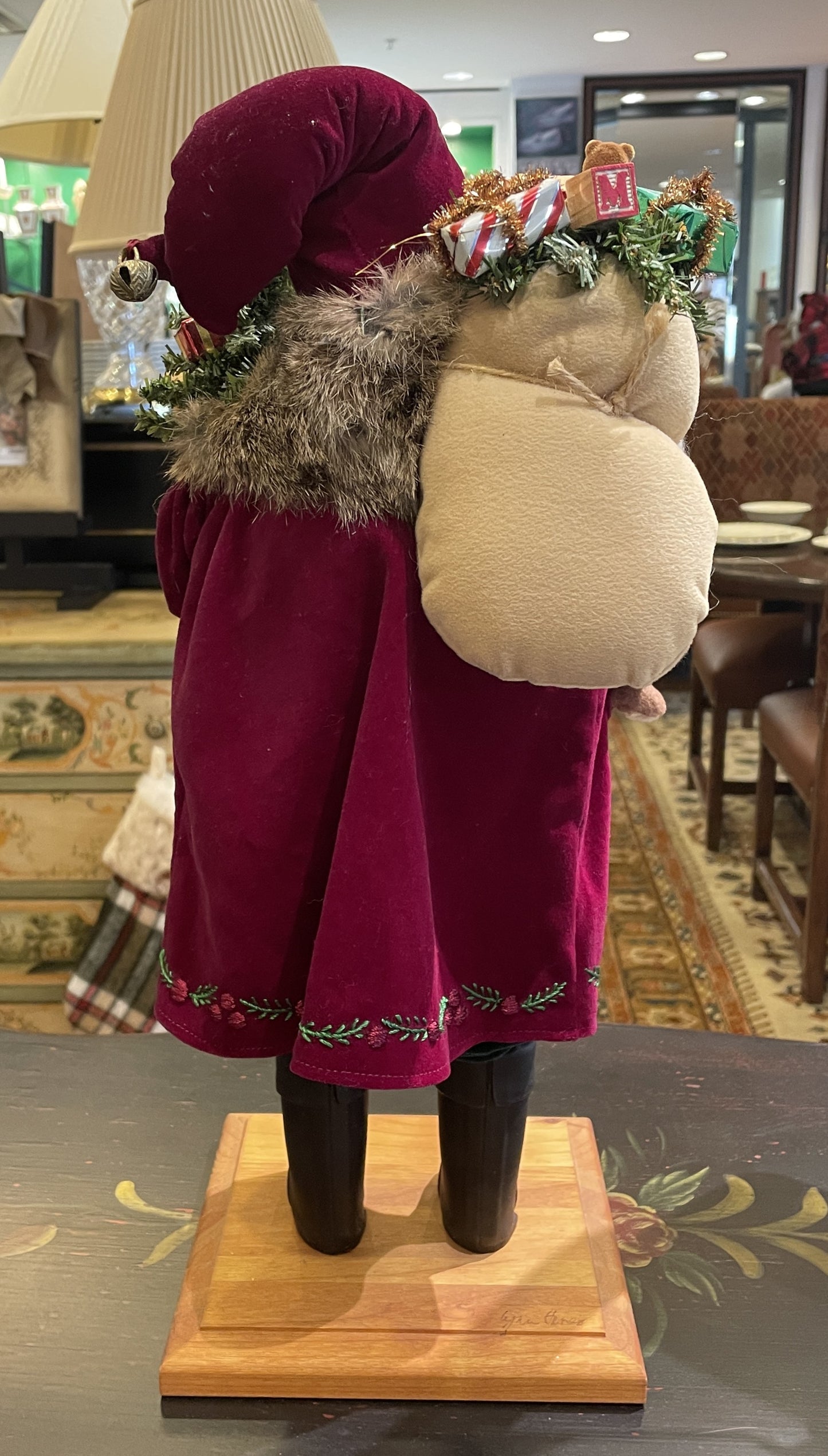 Lynn Haney Santa (05900G)