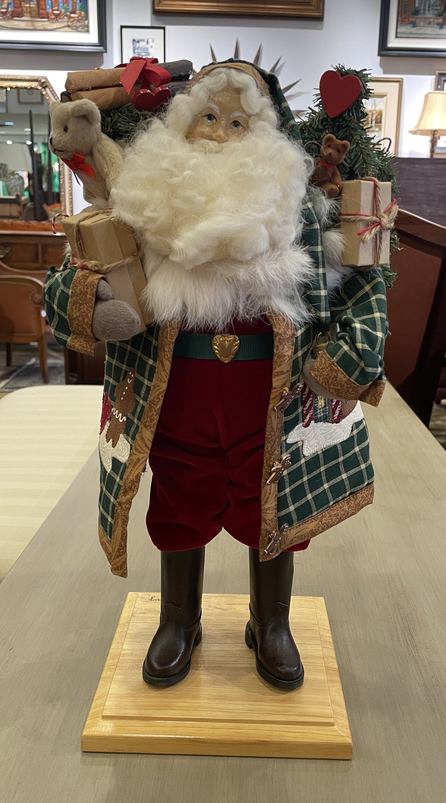 Lynn Haney Santa (05900G)