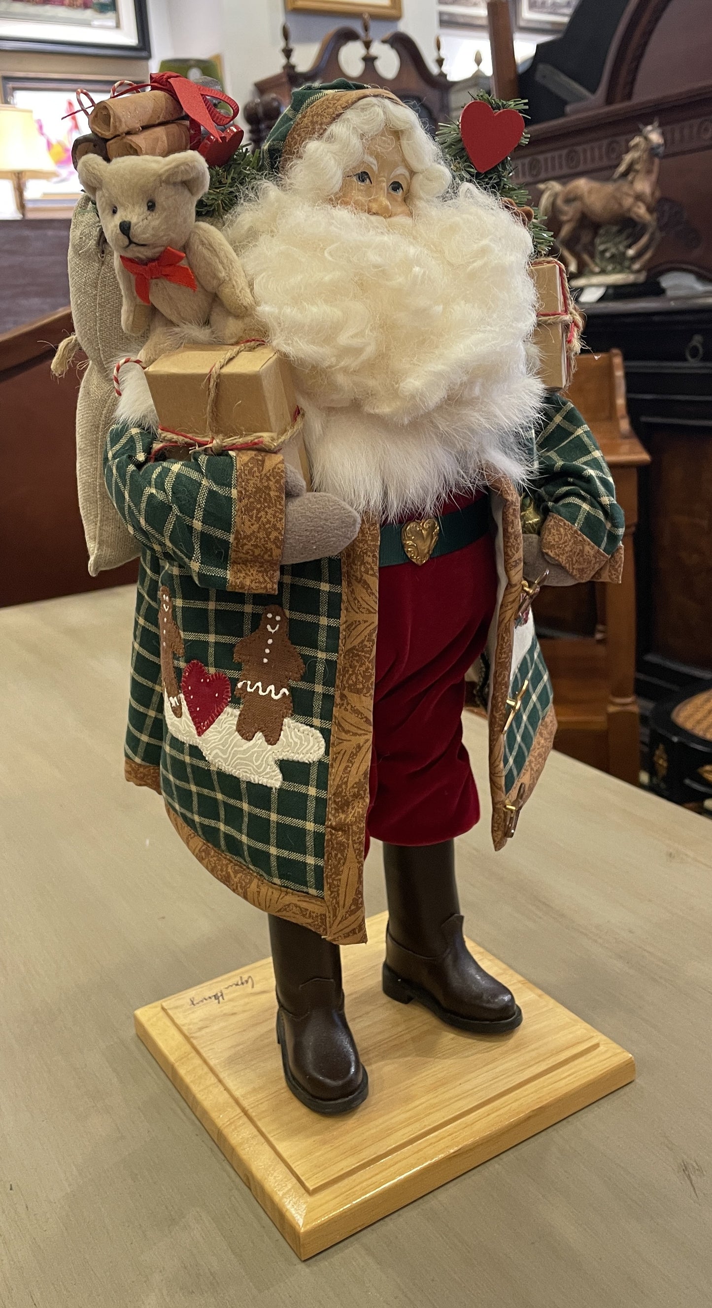 Lynn Haney Santa (05900G)