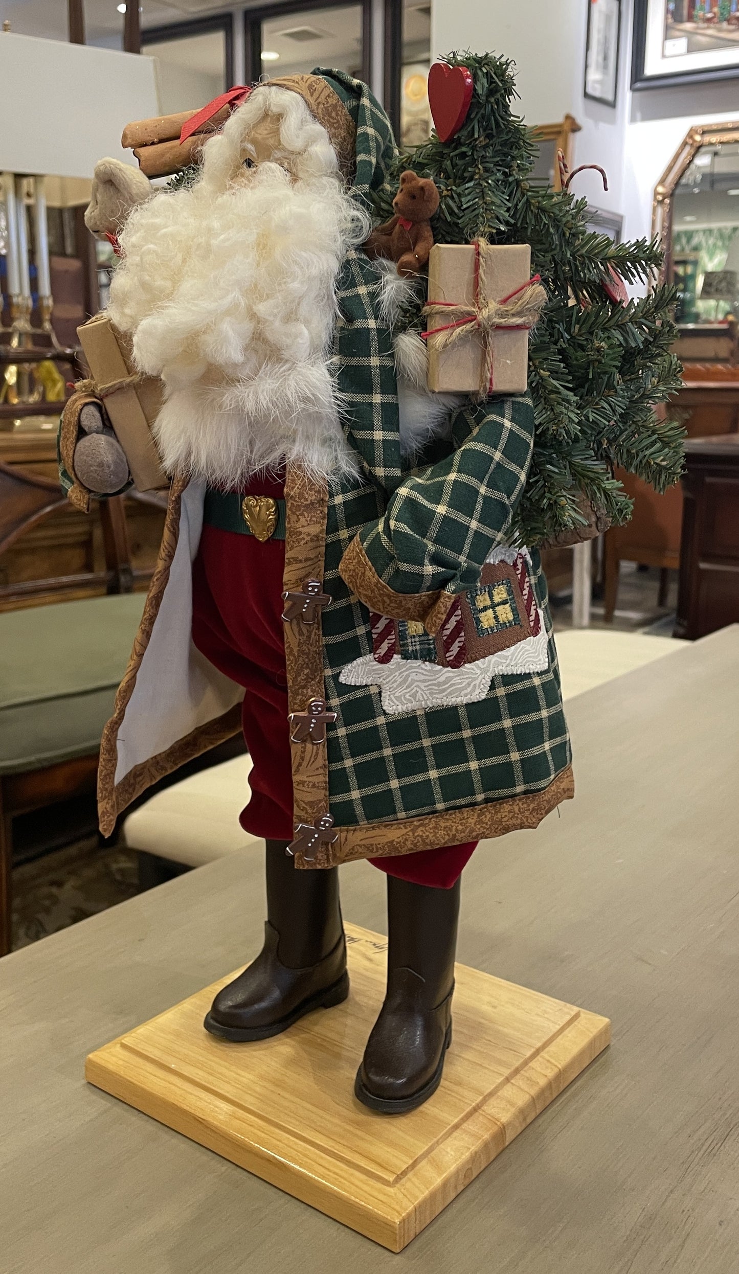 Lynn Haney Santa (05900G)