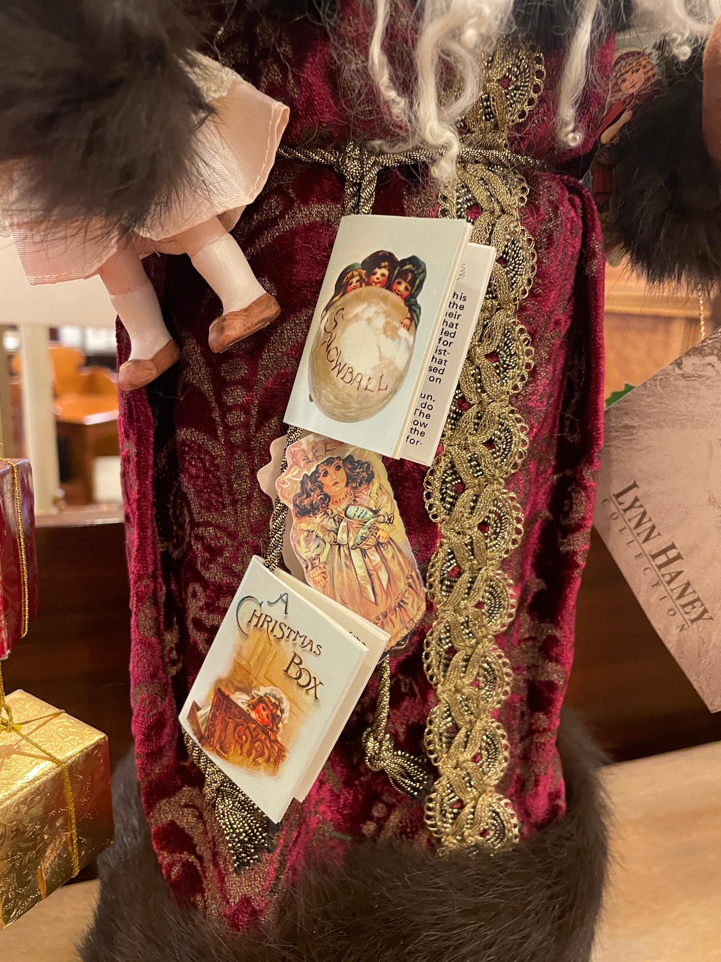 Lynn Haney Victorian Memories Santa (05900F)