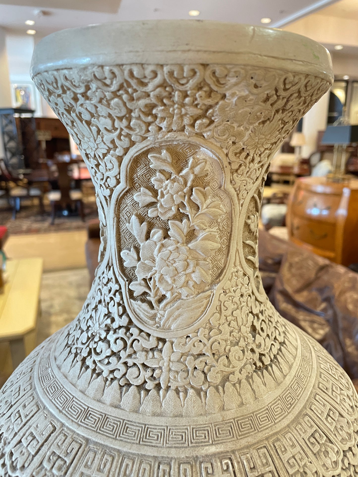 White Cinnabar Vase (0EA009)
