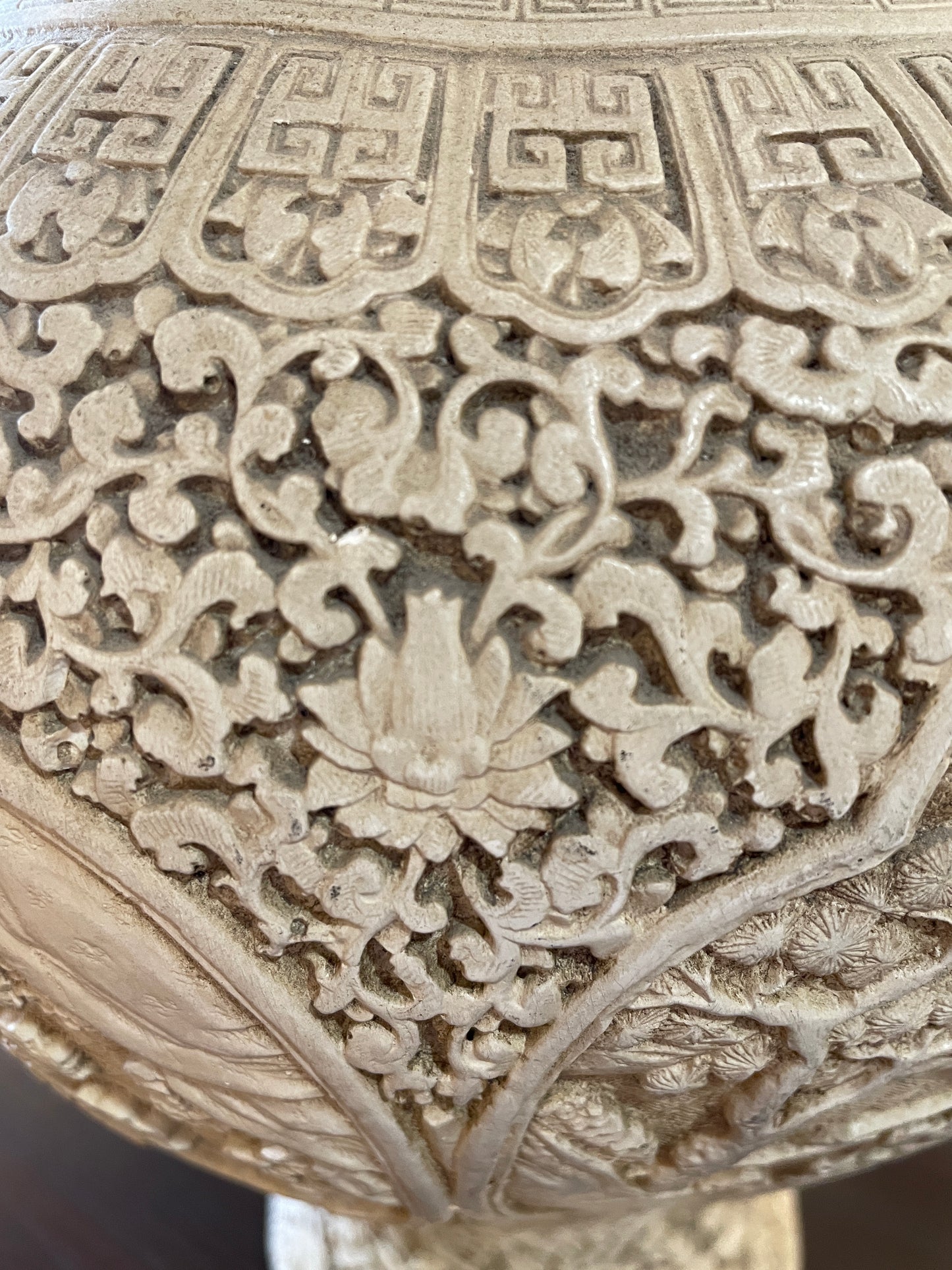 White Cinnabar Vase (0EA009)