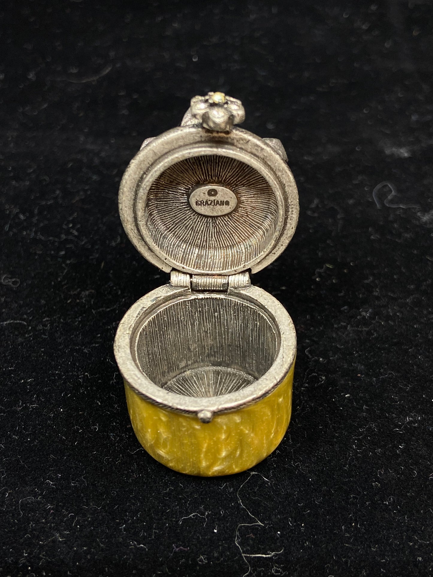 RJ Graziano Yellow Flower Bow Trinket/Pill Box (Y8TATX)