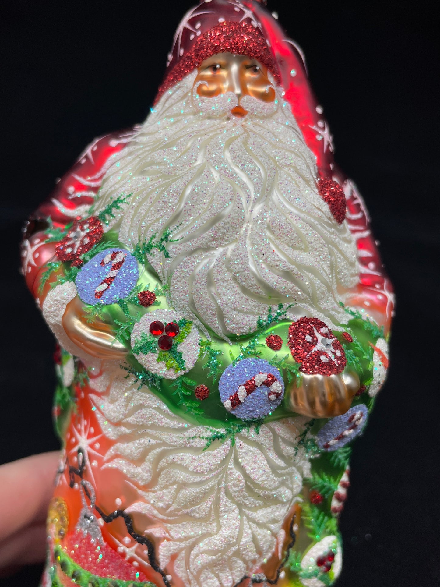 Patricia Breen Noel Theatre Garland Santa (0IK01E)