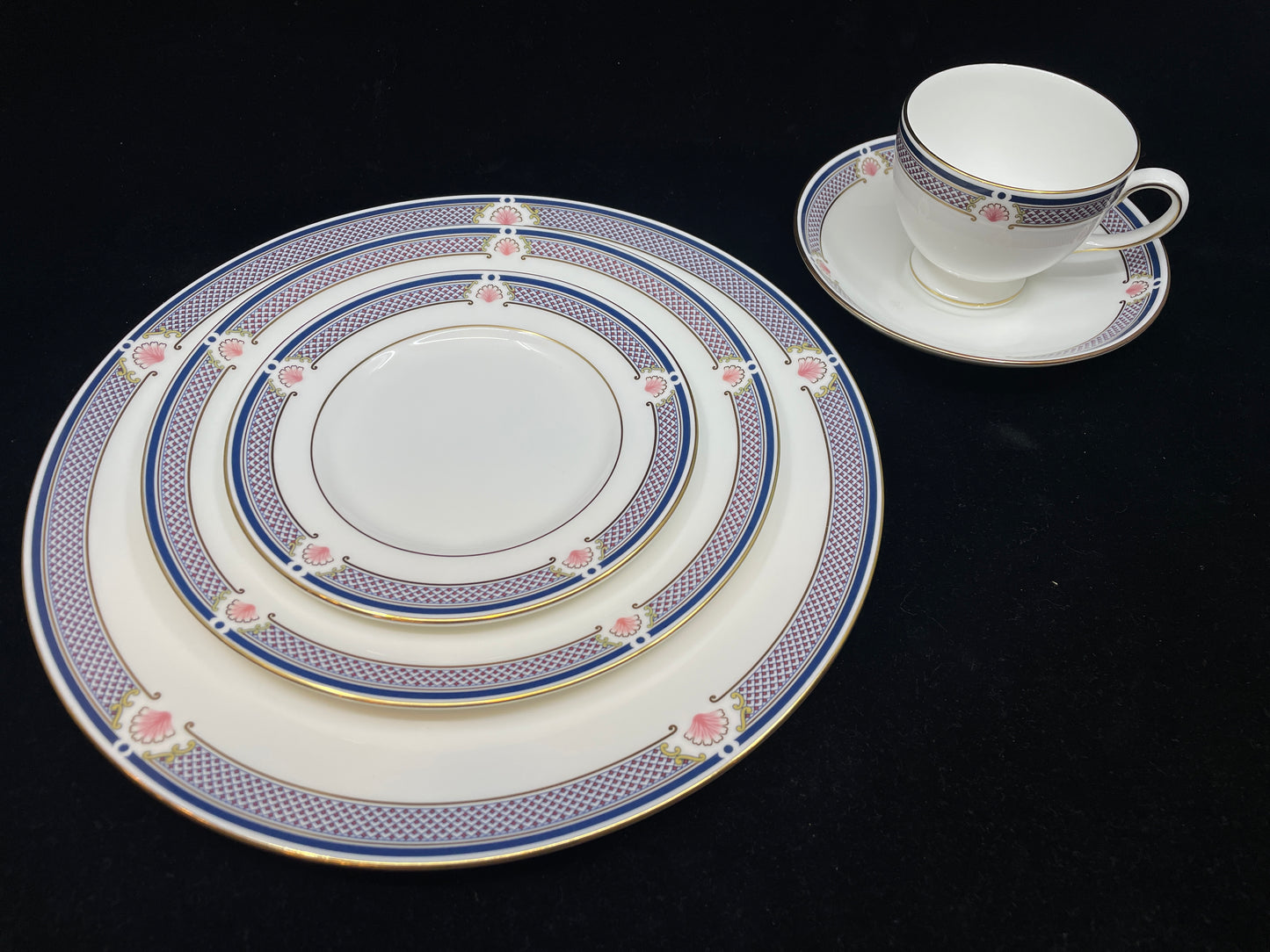 Wedgwood Waverly China Service for 12 (0D9004)