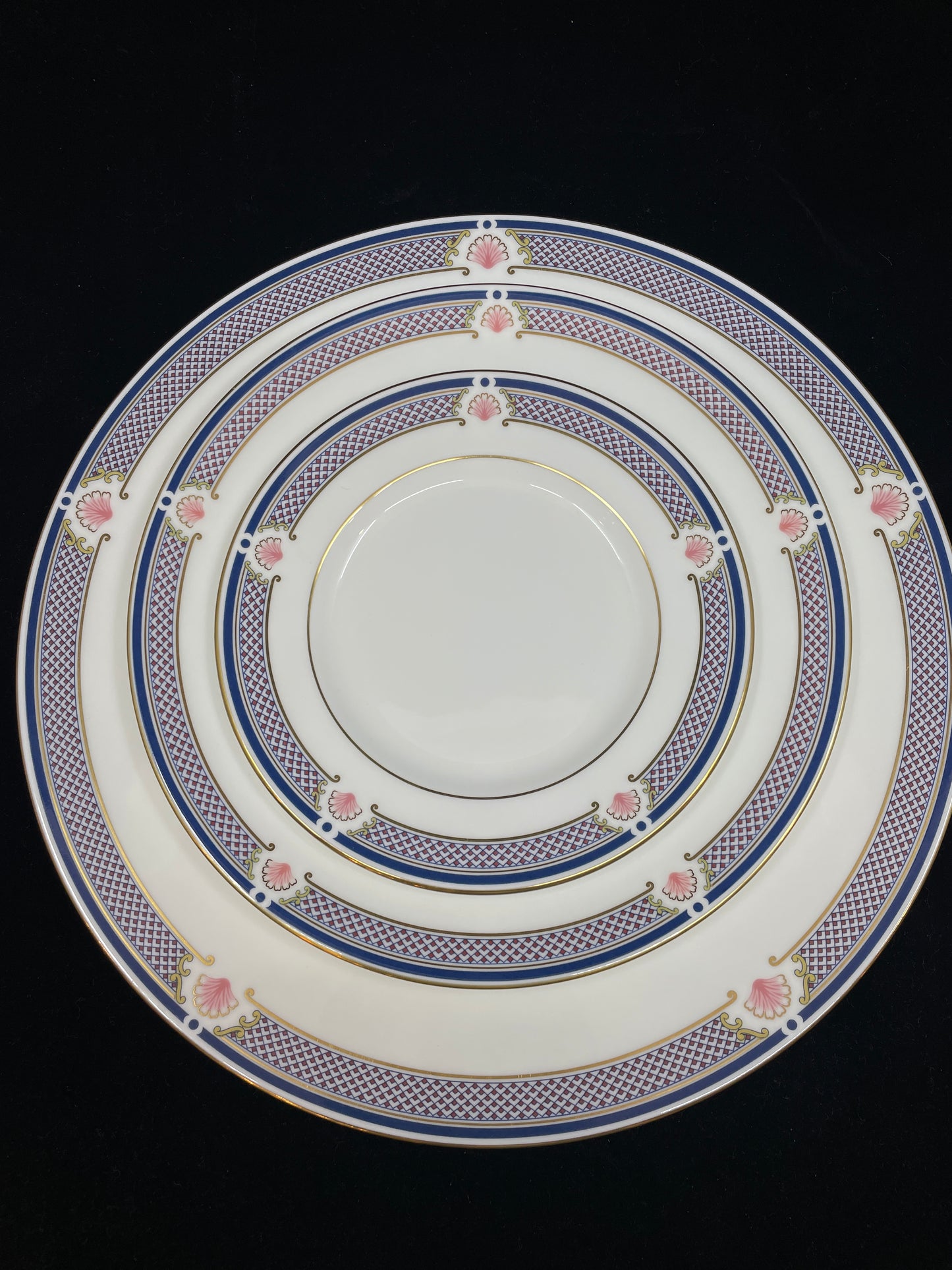 Wedgwood Waverly China Service for 12 (0D9004)