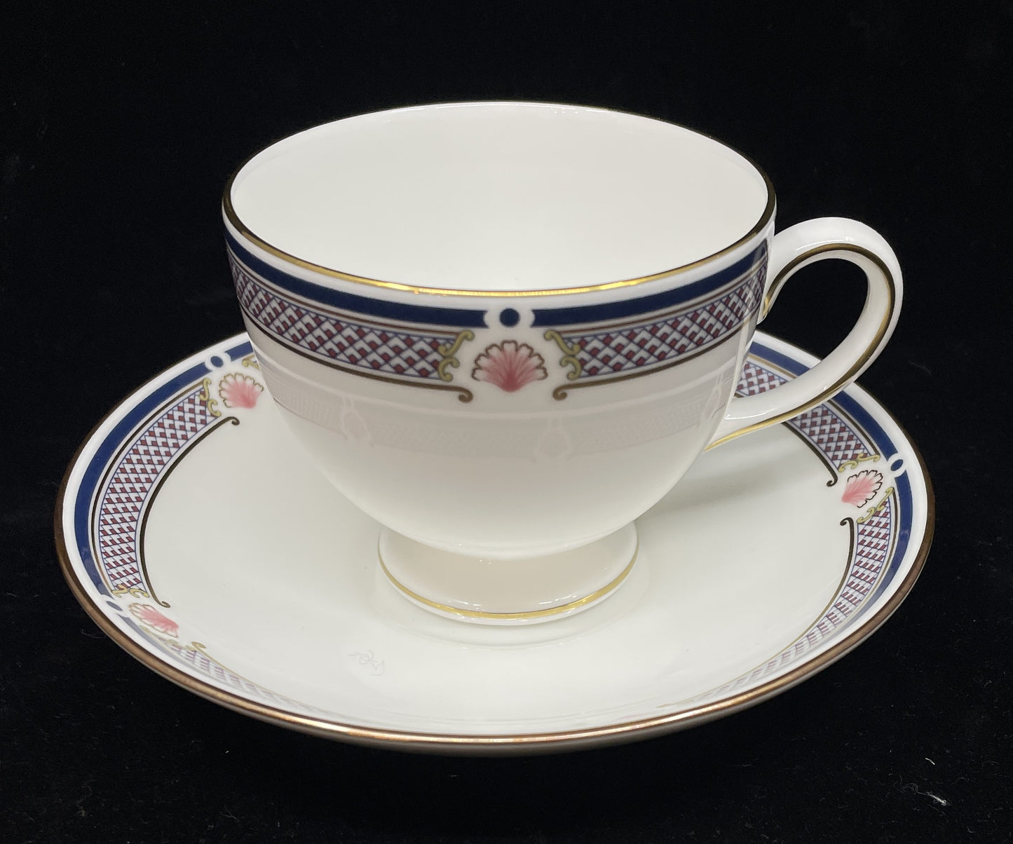Wedgwood Waverly China Service for 12 (0D9004)