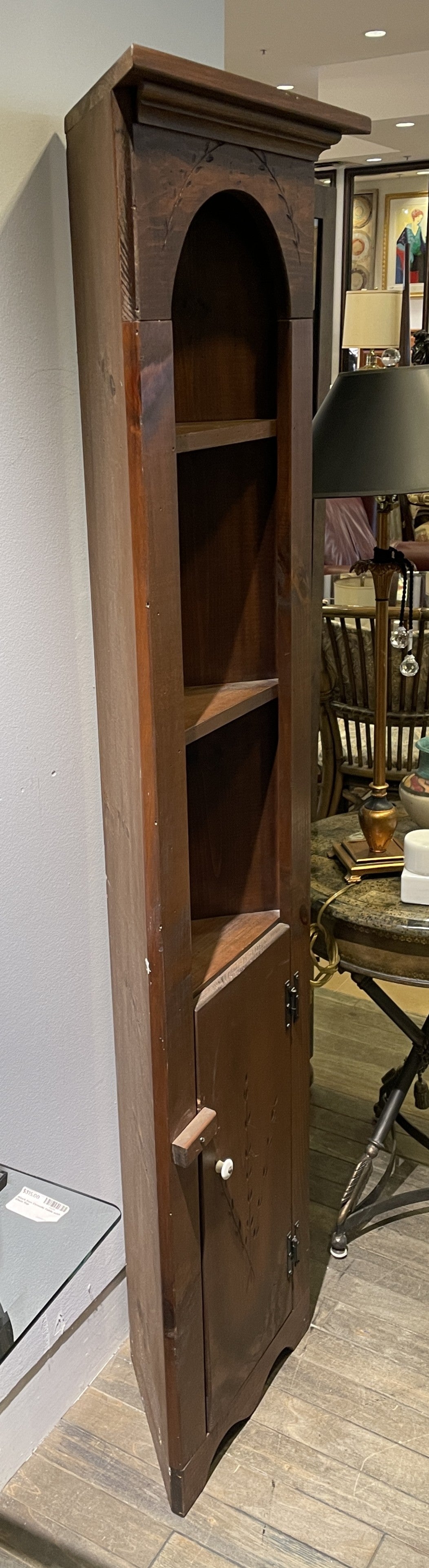 Early American Corner Cabinet (0MD001)