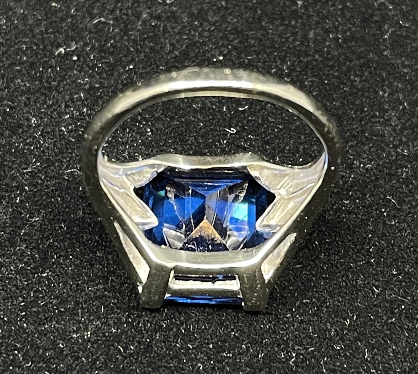 Synthetic Sapphire and 10K white gold ring (0IM004)