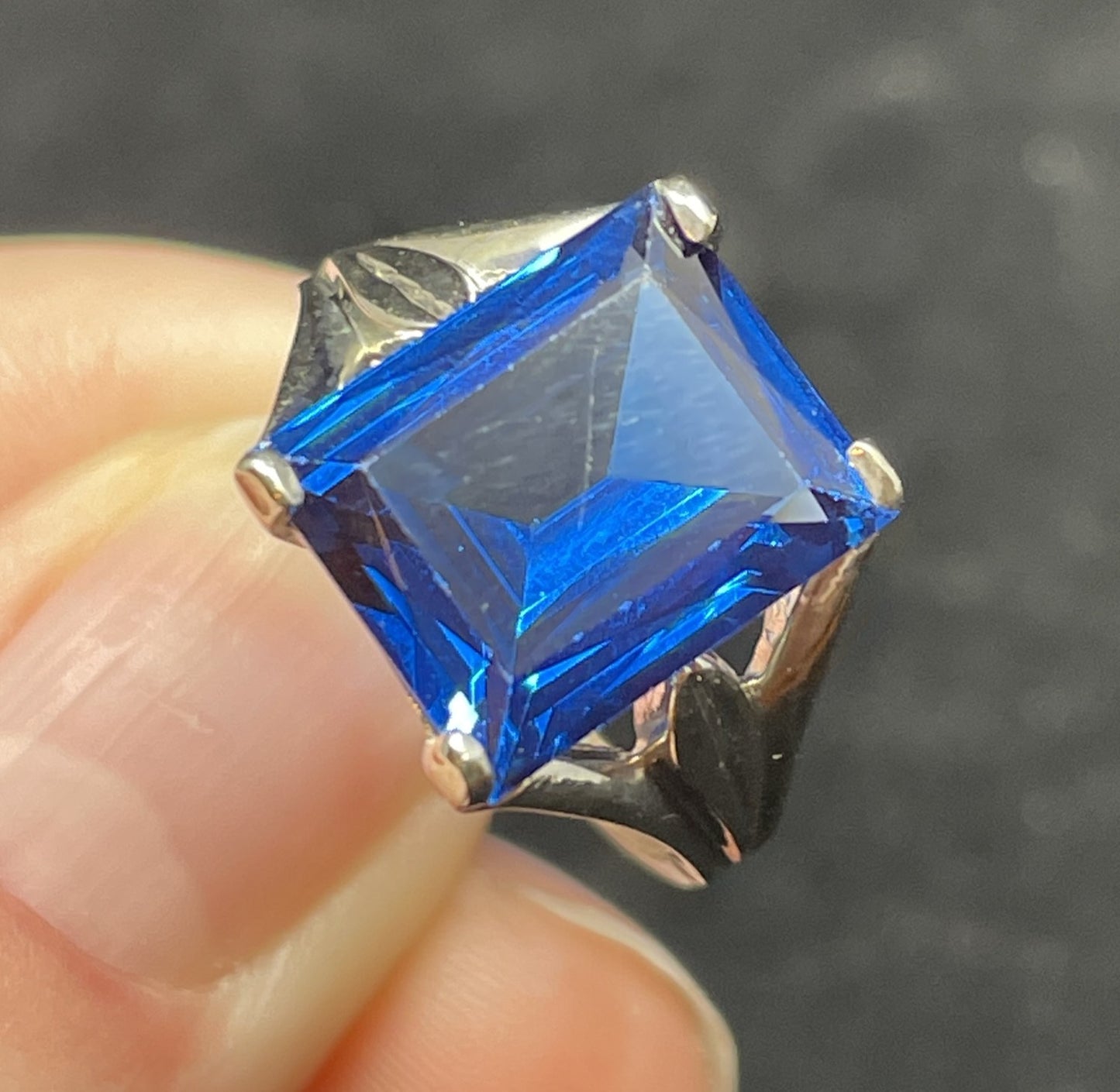 Synthetic Sapphire and 10K white gold ring (0IM004)