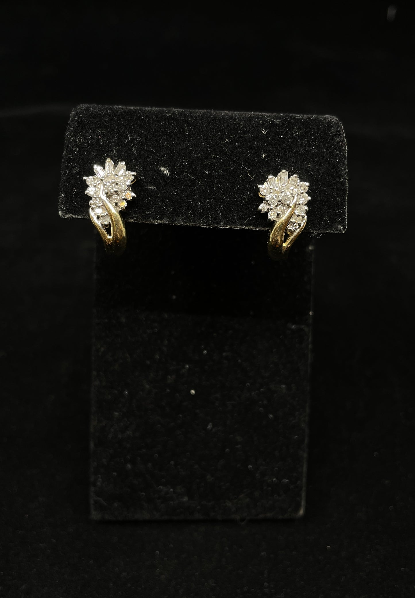 Vintage Gold and diamond cluster earrings, a pair (0IM00B)