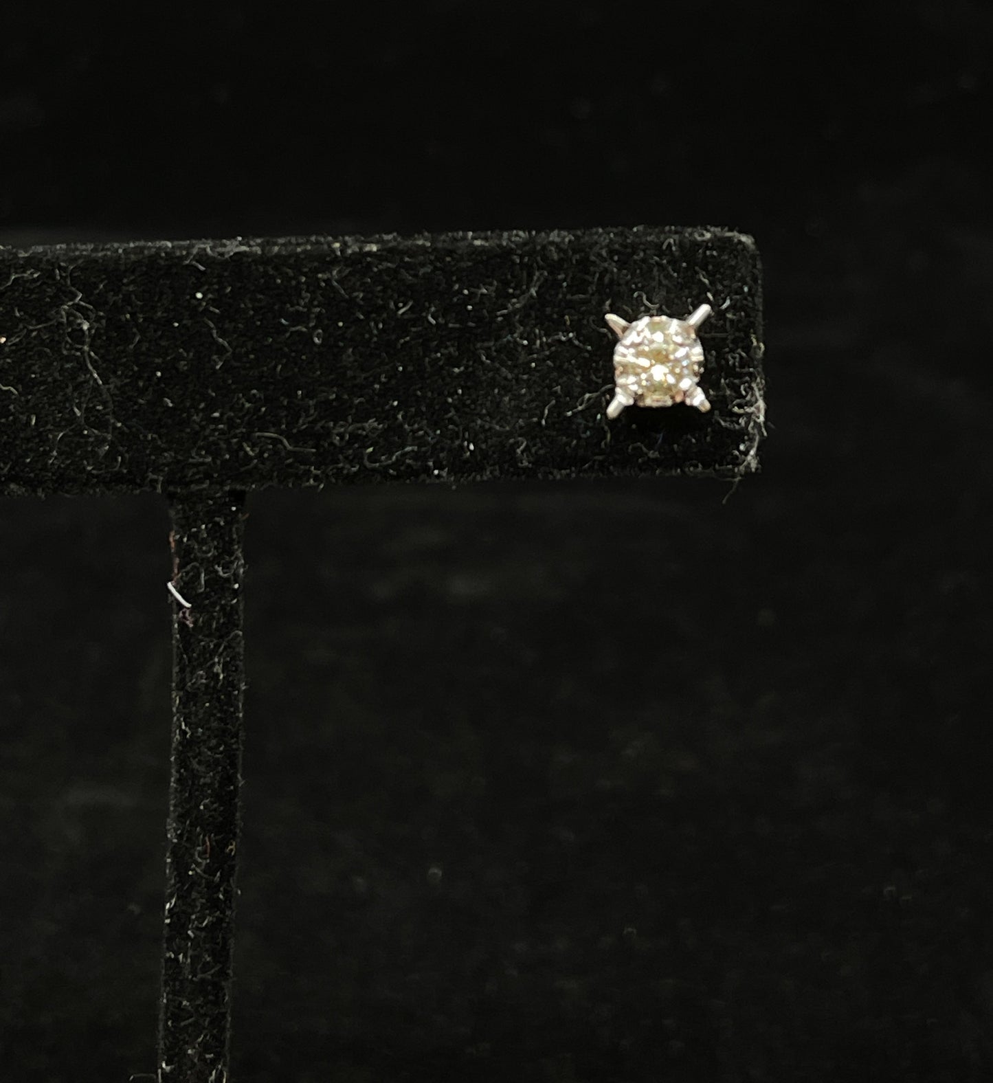 Diamond Stud Earrings, a pair (0IM00C)