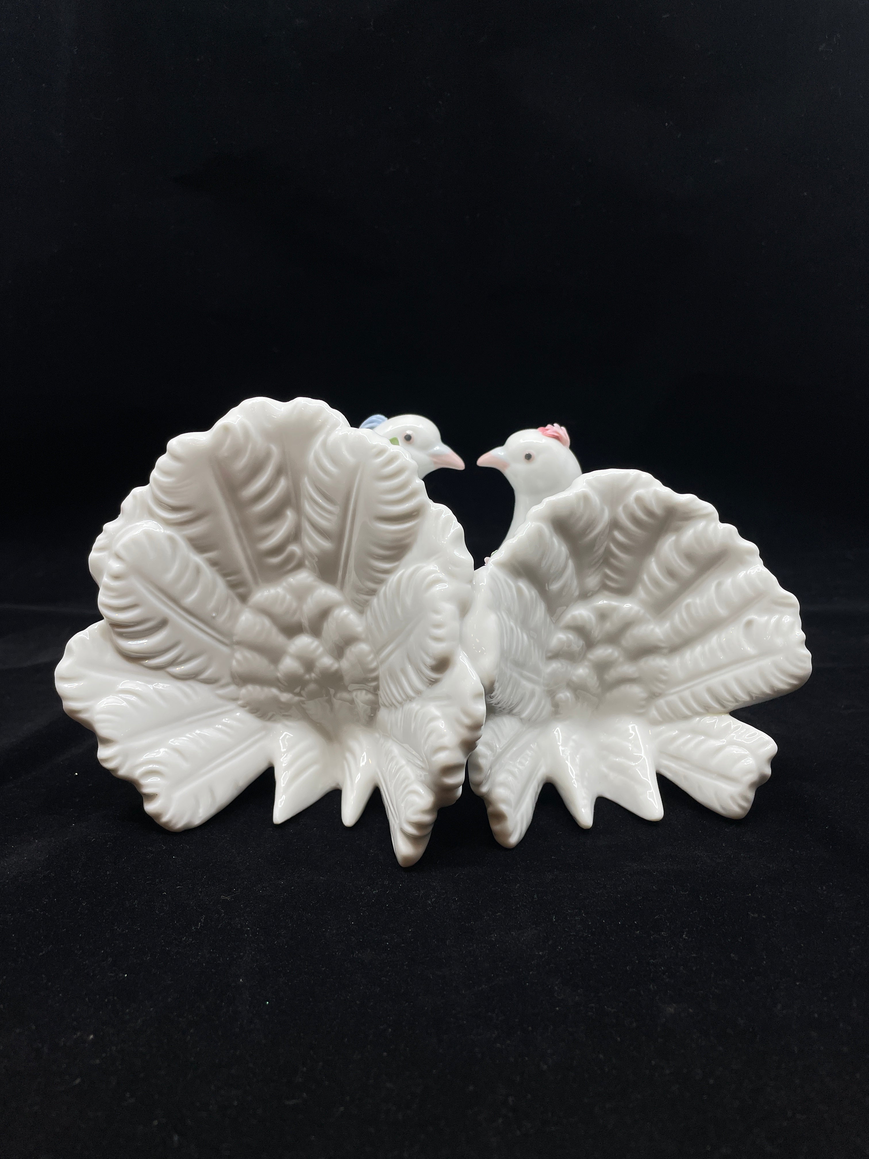 Lladro Doves with Flowers w box (0IL005) – The Perfect Thing
