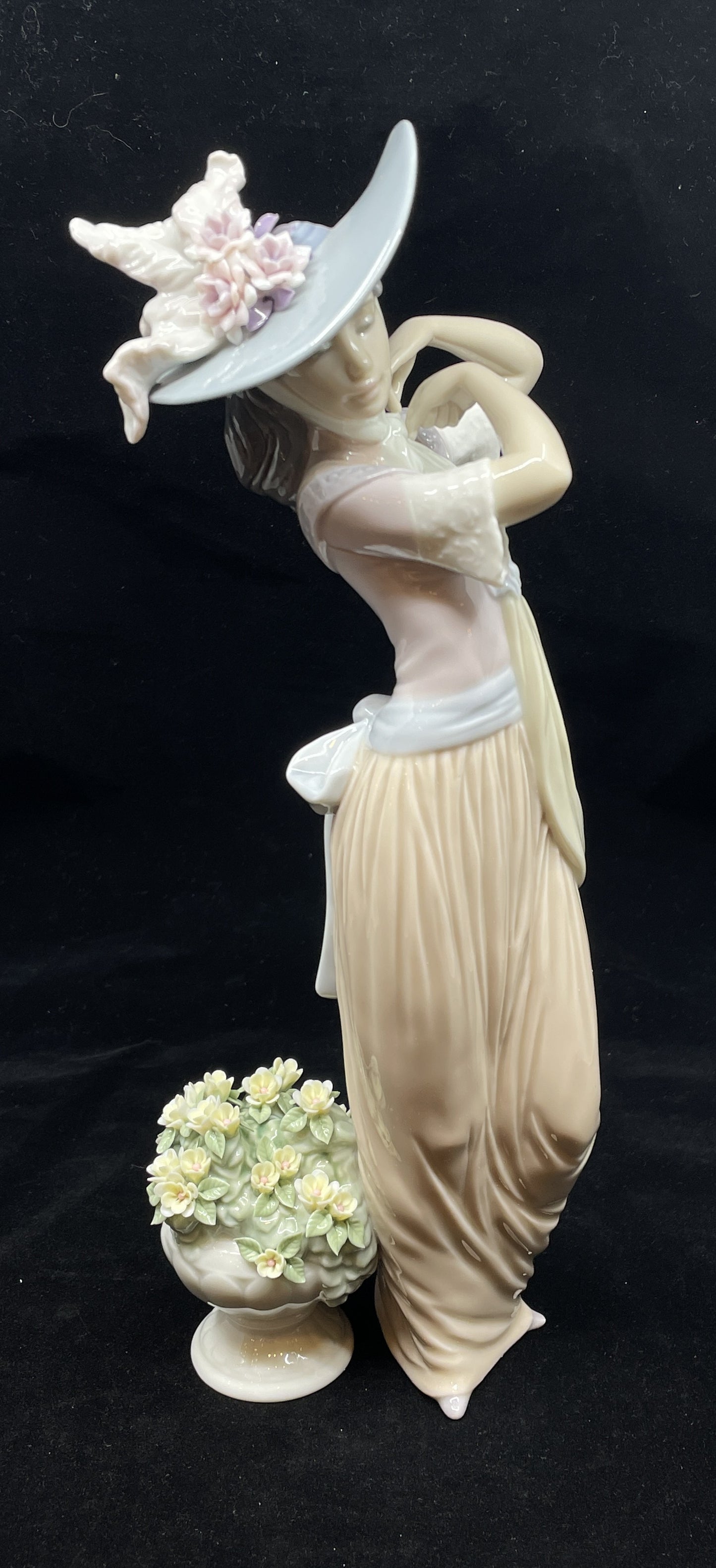 Lladro Paris in bloom (0IL004)