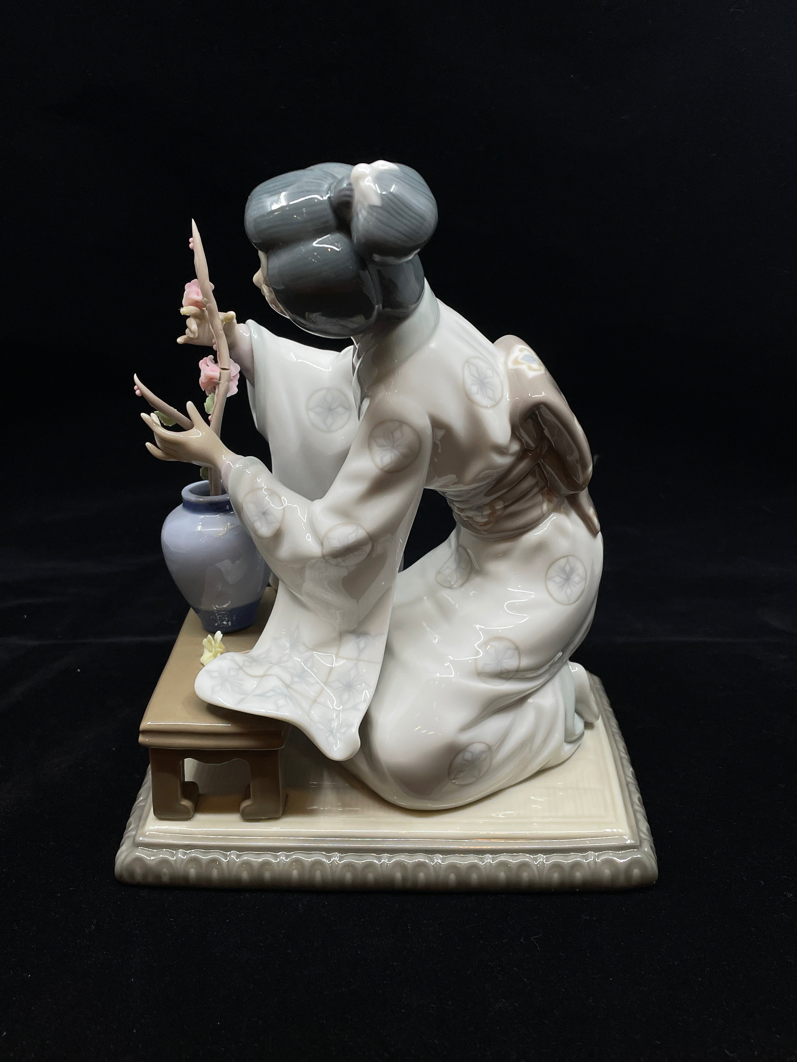 Lladro Japanese Girl Decorating #4840 w/box AS IS (0IL00B) – The