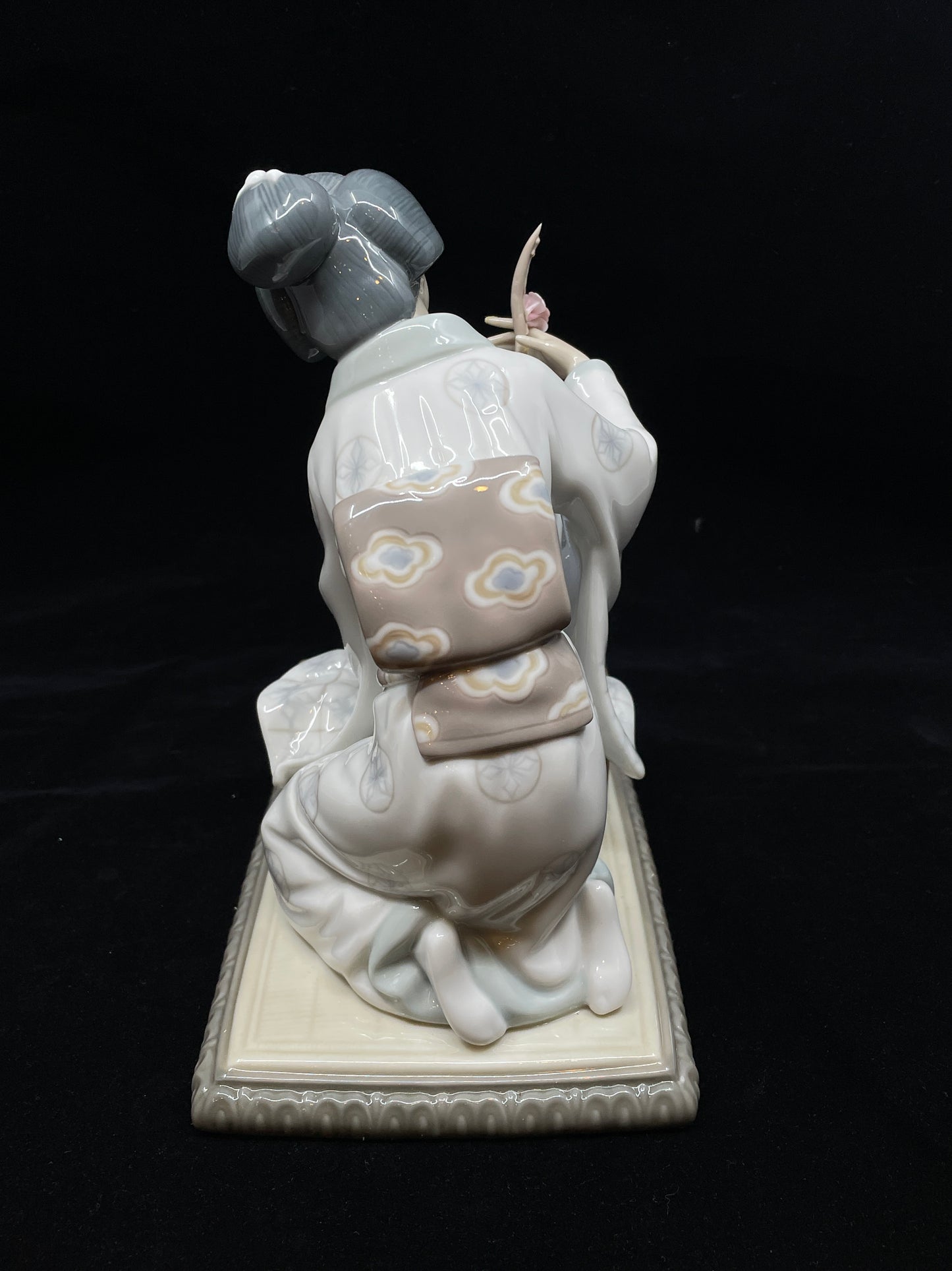 Lladro Japanese Girl Decorating #4840 w/box AS IS (0IL00B)
