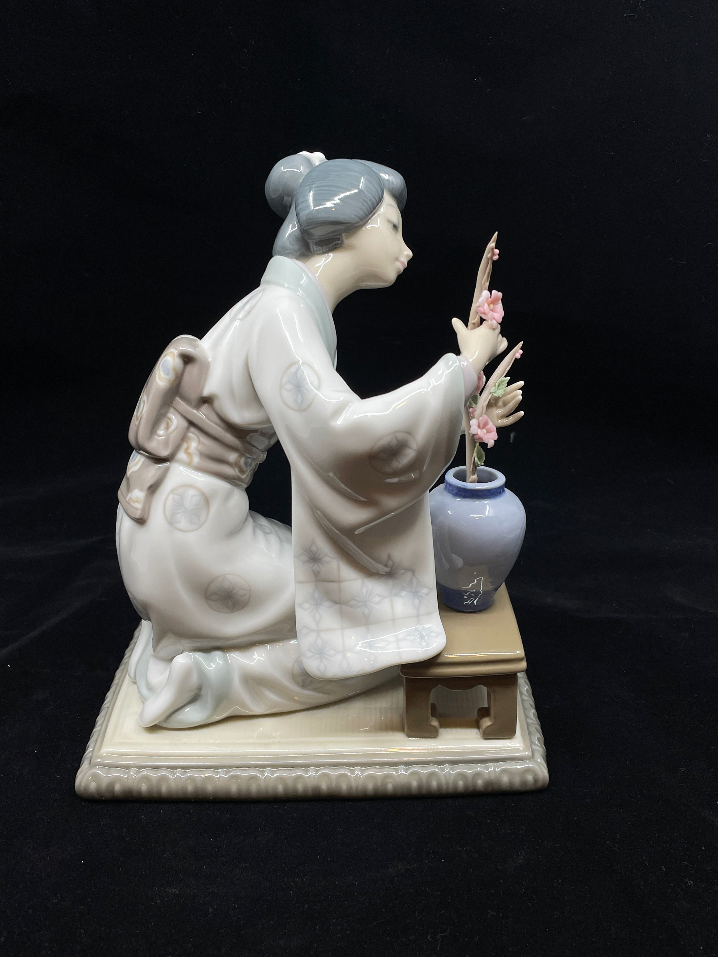 Lladro Japanese Girl Decorating #4840 w/box AS IS (0IL00B) – The