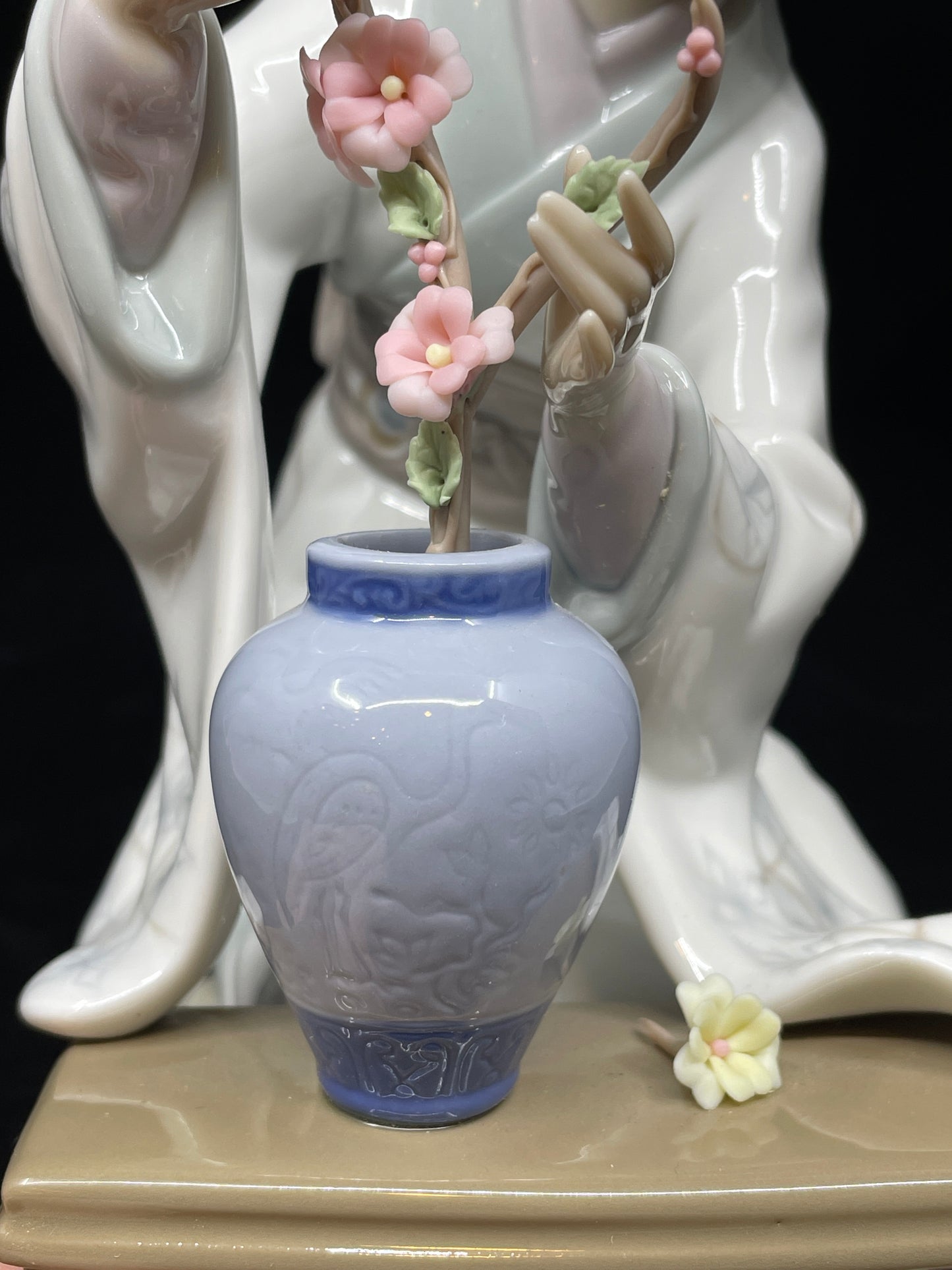 Lladro Japanese Girl Decorating #4840 w/box AS IS (0IL00B)