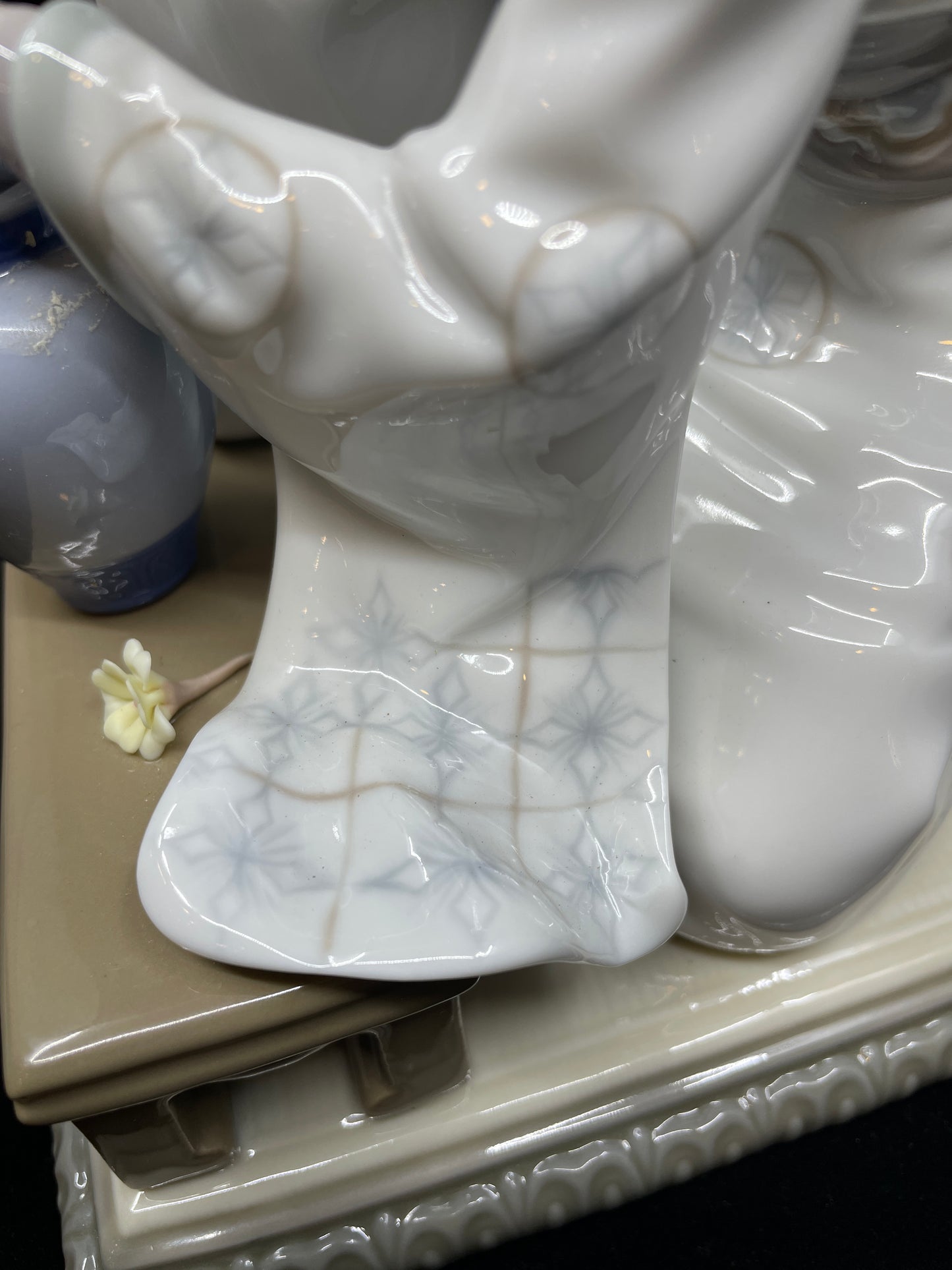 Lladro Japanese Girl Decorating #4840 w/box AS IS (0IL00B)