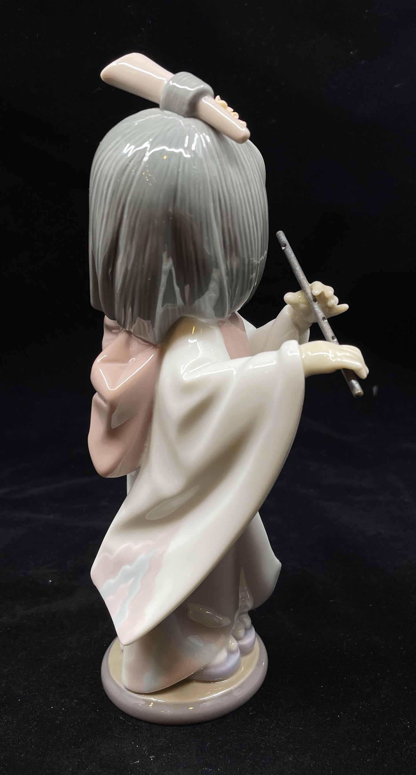 Lladro Playing the Flute #6150 with box (0IL00E)