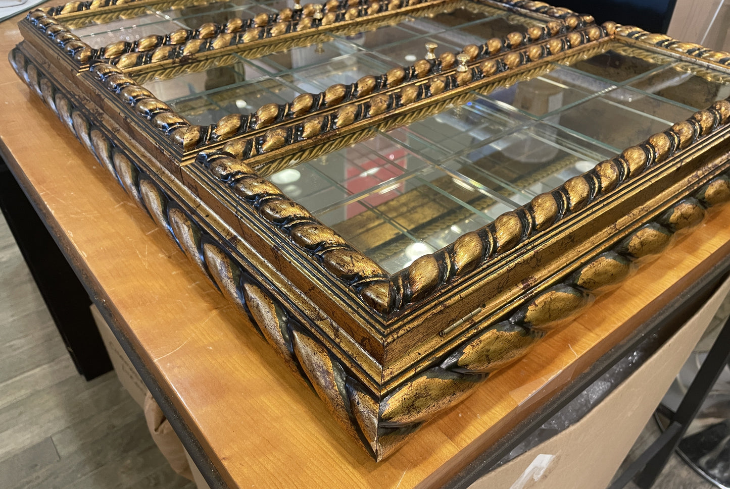 Gold Wall Curio (0MG003)