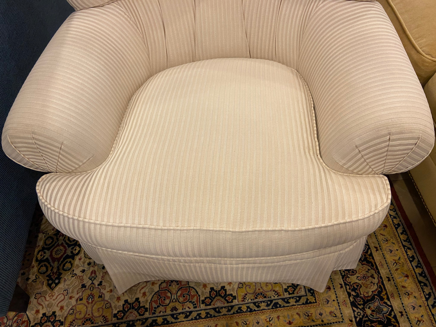 Thomasville Chair and Ottoman (25973)
