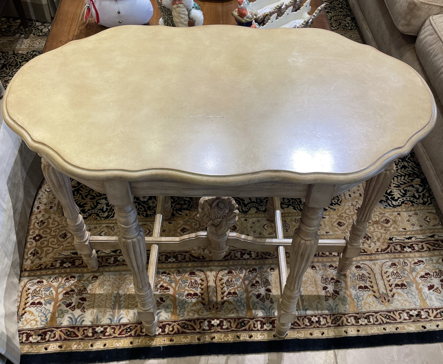 French Heritage Provincial Center Table (UDX788)