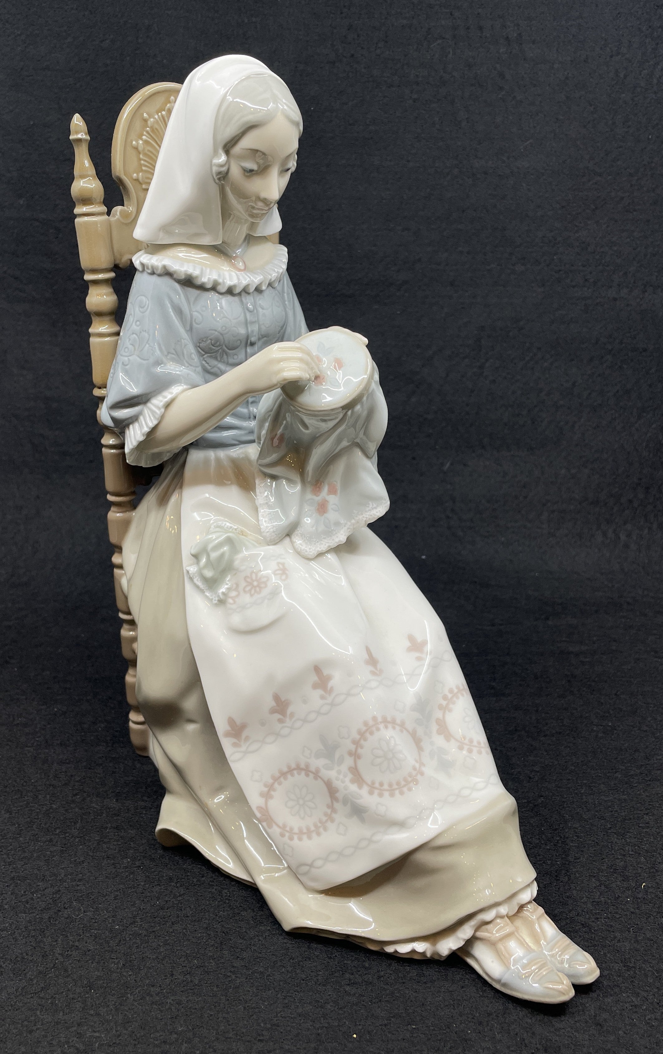【美品】LLADRO　起こしちゃだめよ #5640 Lladro Embroidery Lady, #4865 (0MF002) – The Perfect Thing