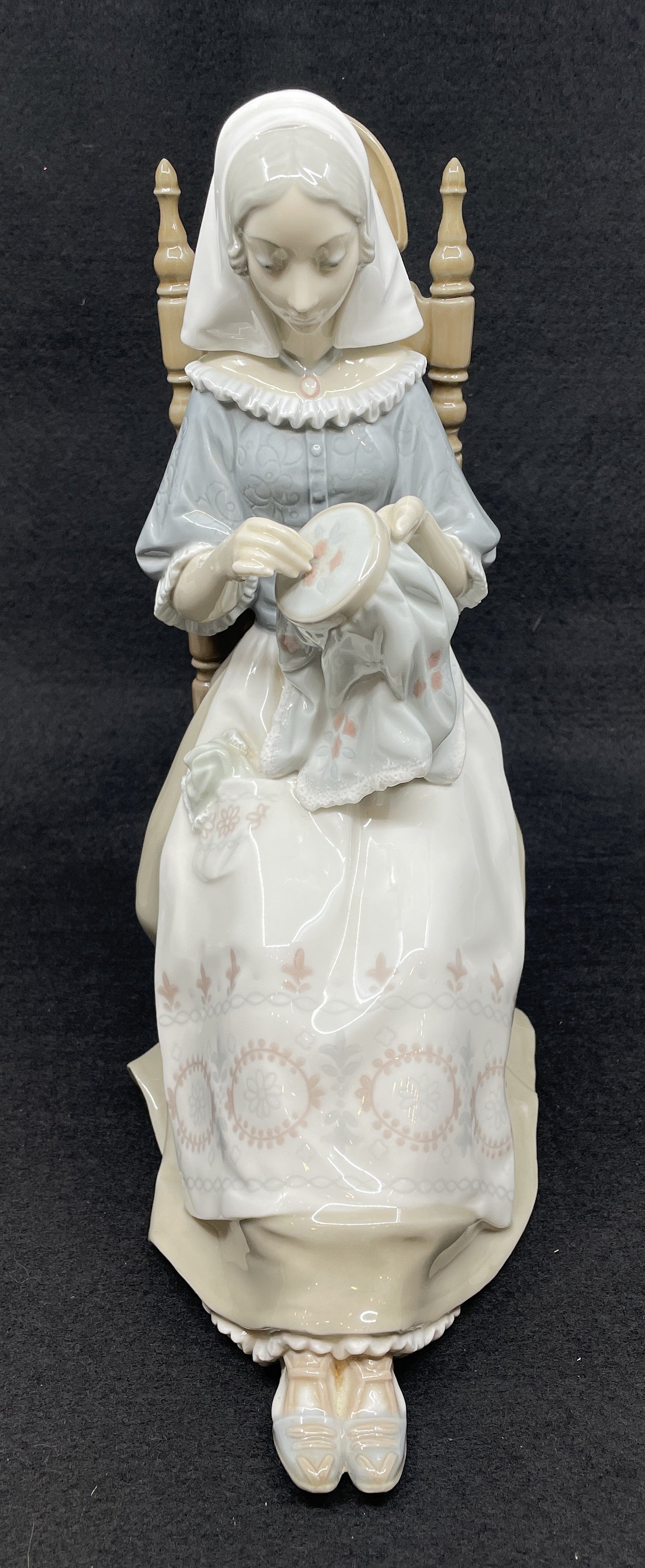 Lladro Embroidery Lady, #4865 (0MF002) – The Perfect Thing