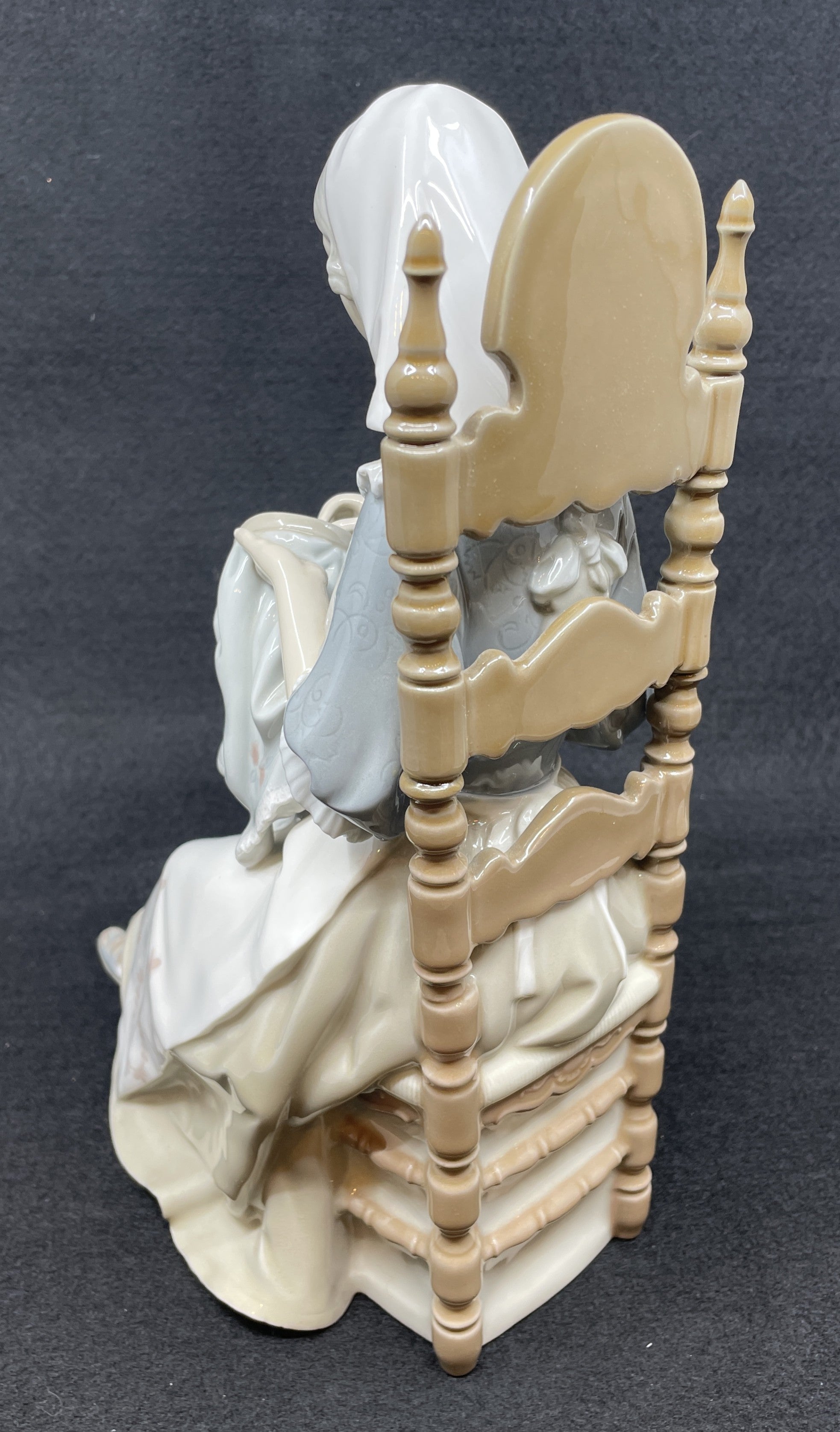 Lladro Embroidery Lady, #4865 (0MF002) – The Perfect Thing