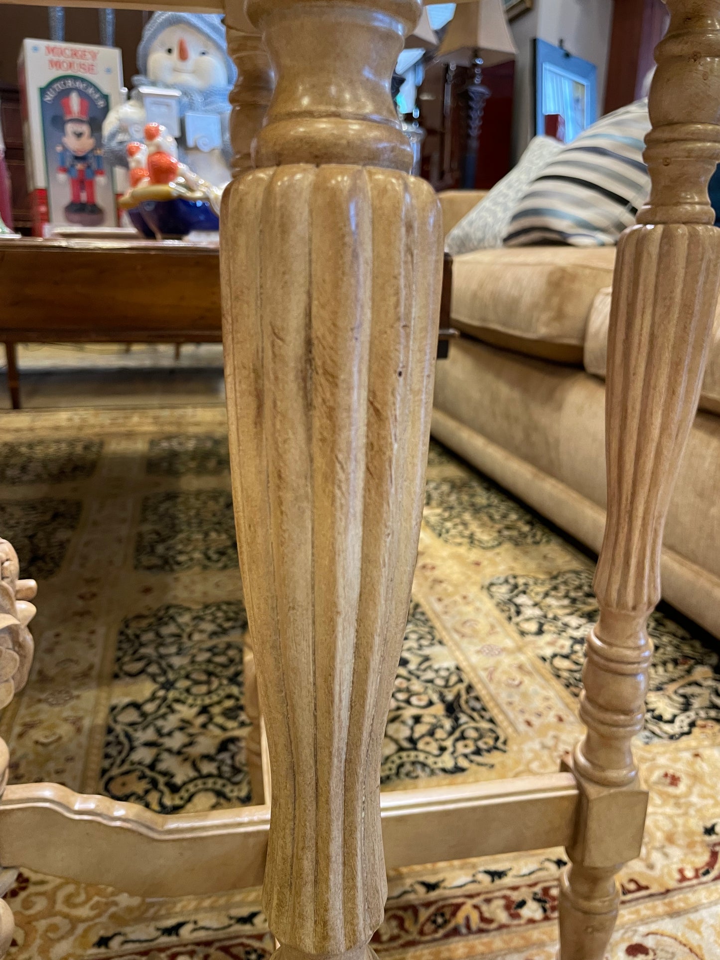 French Heritage Provincial Center Table (UDX788)