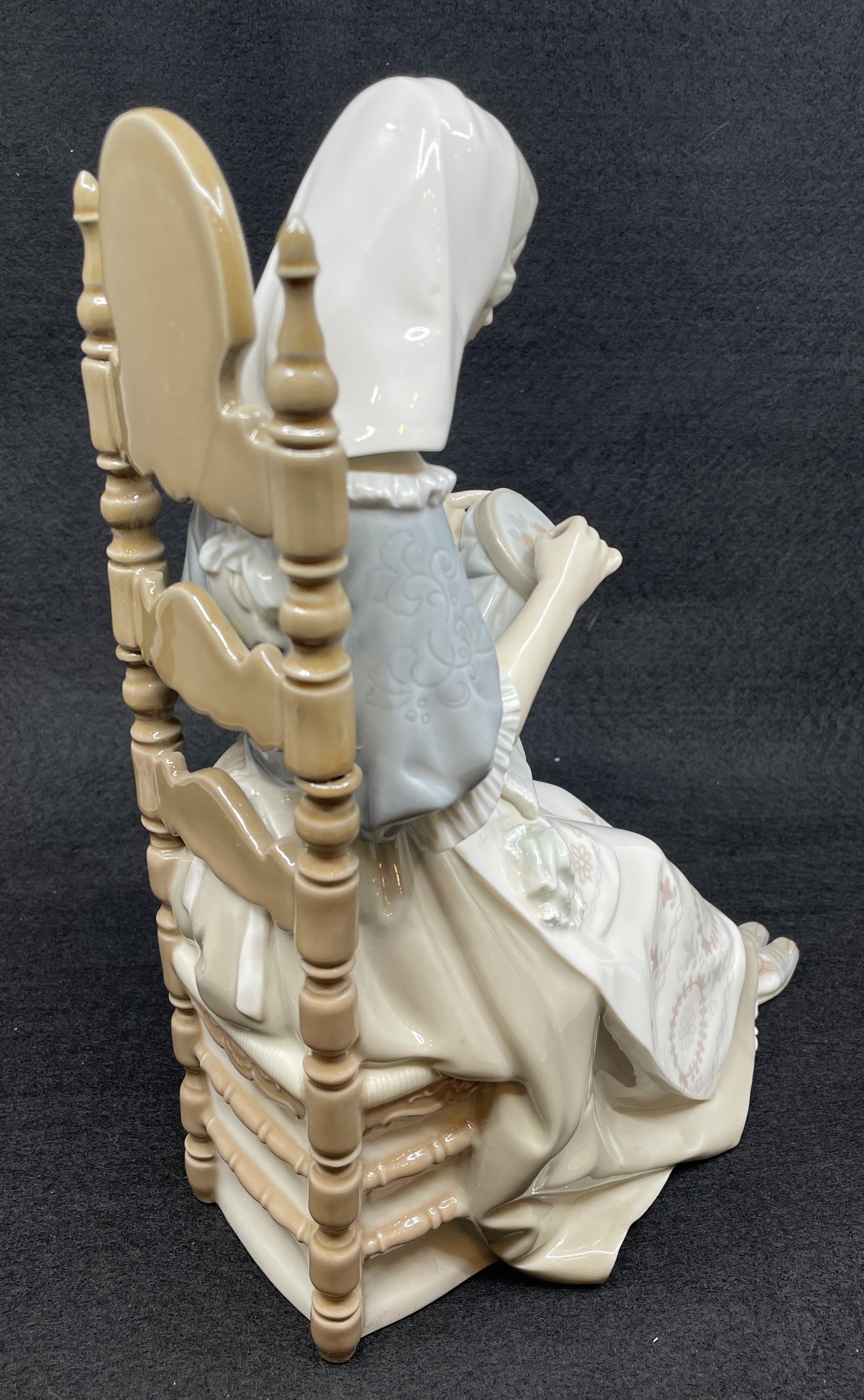 Lladro Embroidery Lady, #4865 (0MF002) – The Perfect Thing