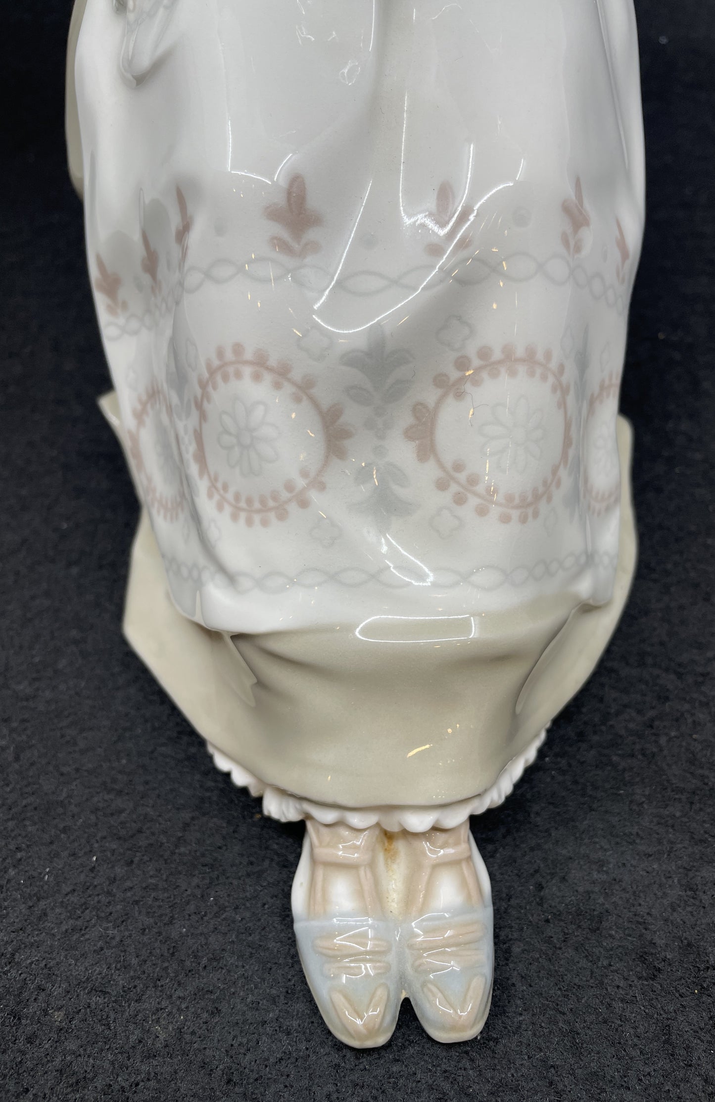 Lladro Embroidery Lady, #4865 (0MF002)