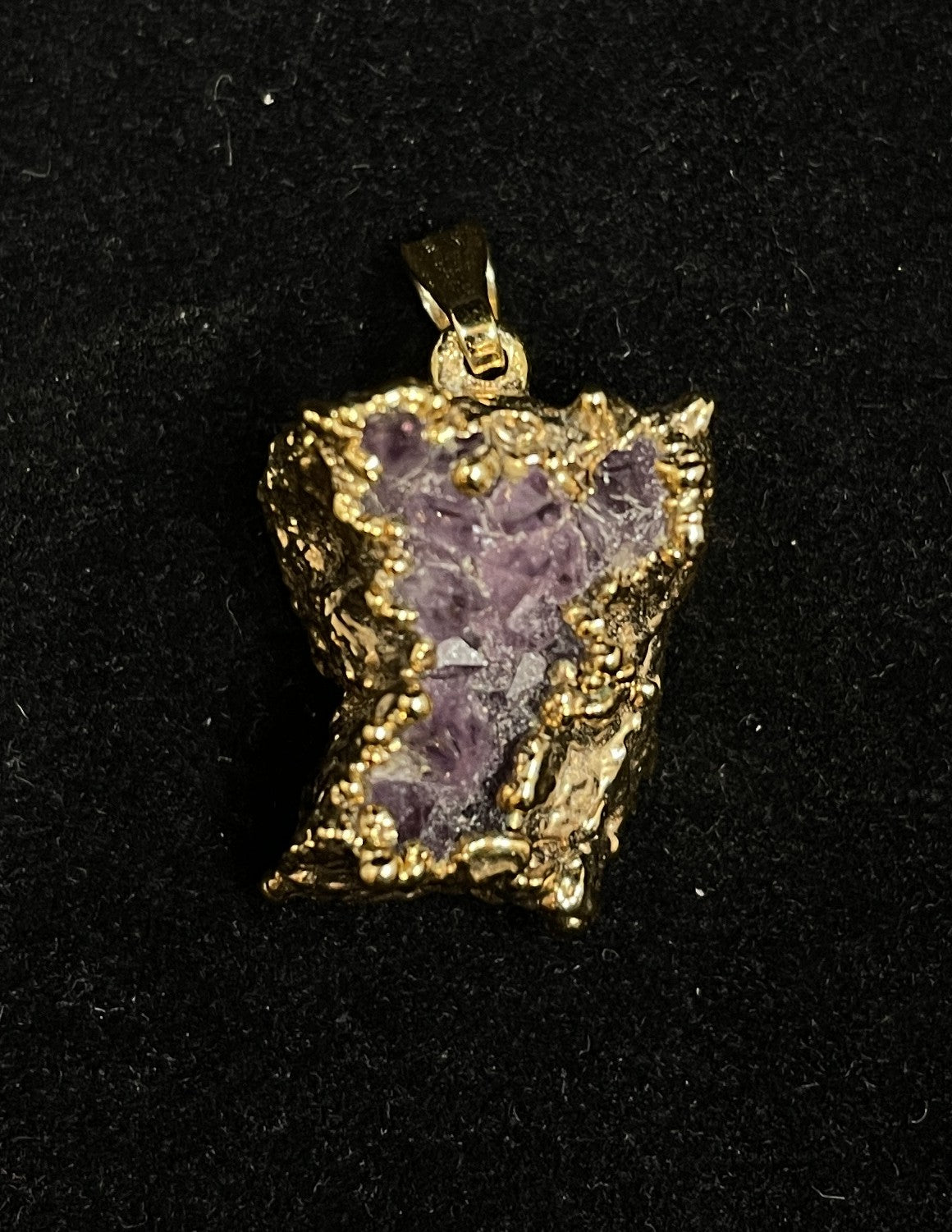Gold dipped Amethyst Pendant (0HO017)