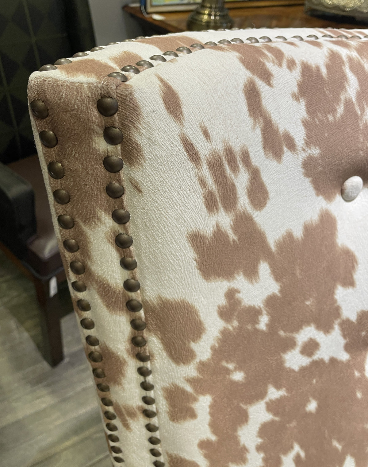 Brown Cow Wingback (0NX00P)