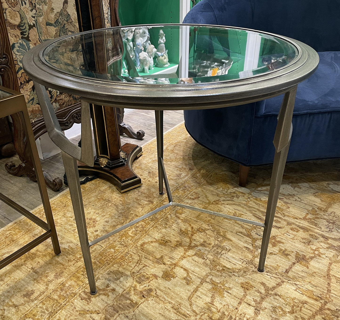 Round Iron and Glass End Table in Matte Chrome (0IV00G)