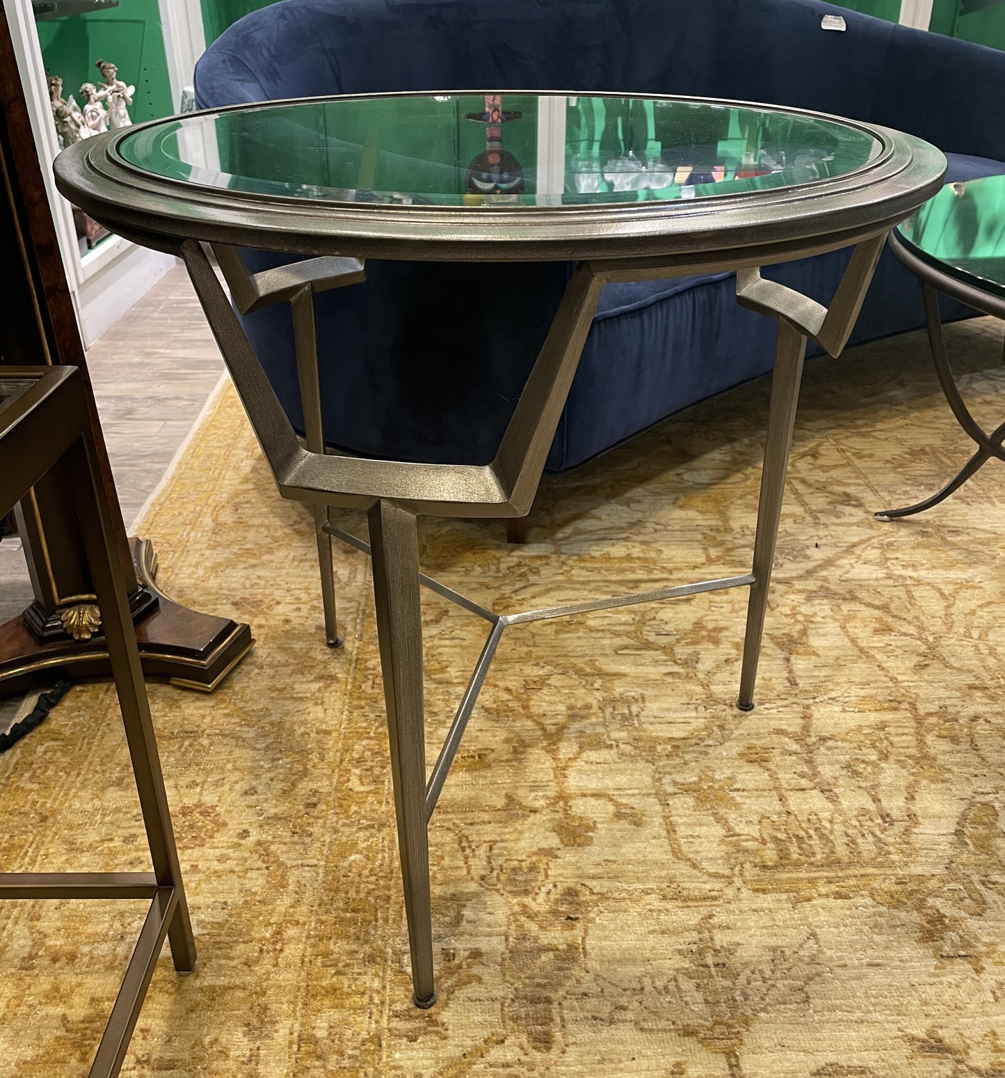 Round Iron and Glass End Table in Matte Chrome (0IV00G)