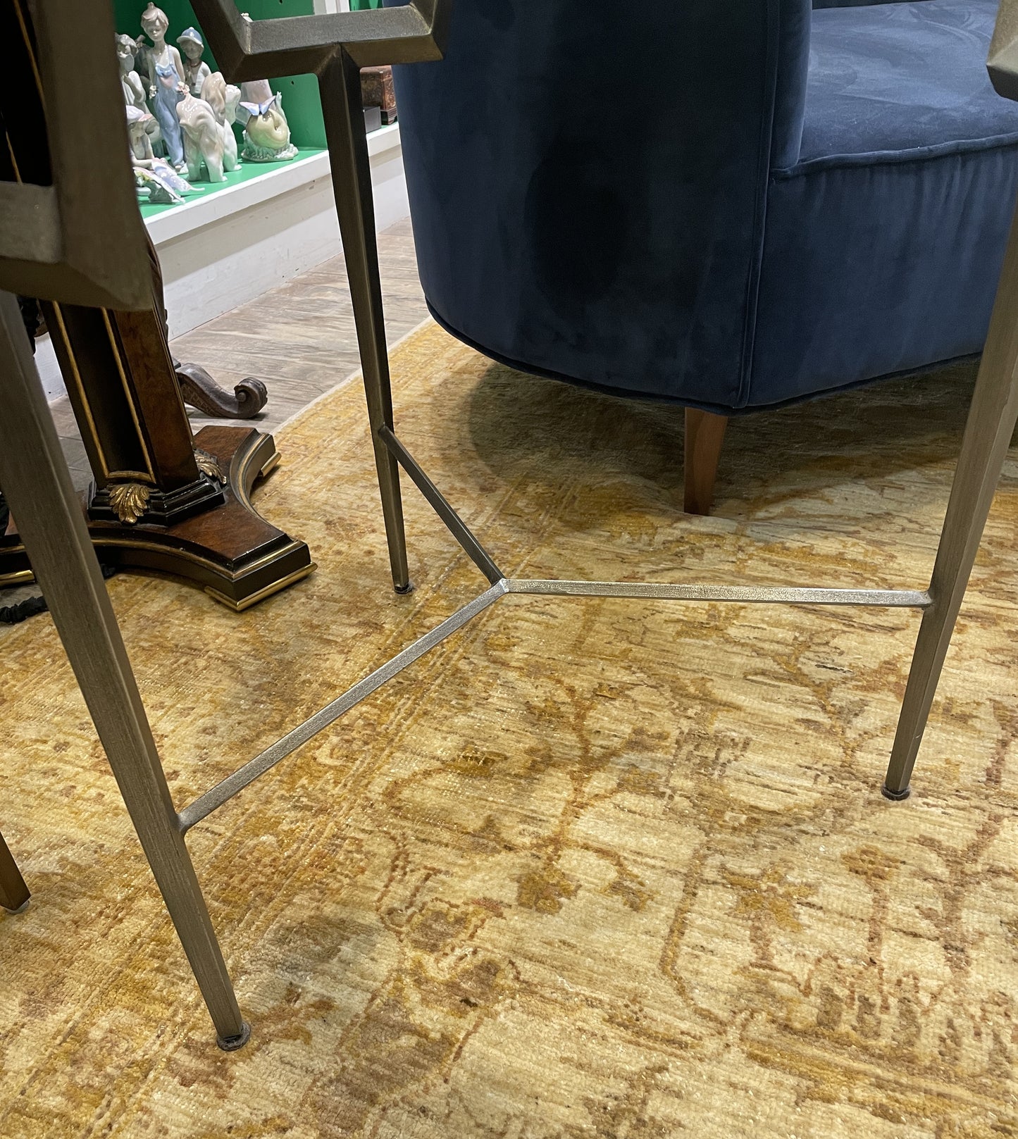 Round Iron and Glass End Table in Matte Chrome (0IV00G)