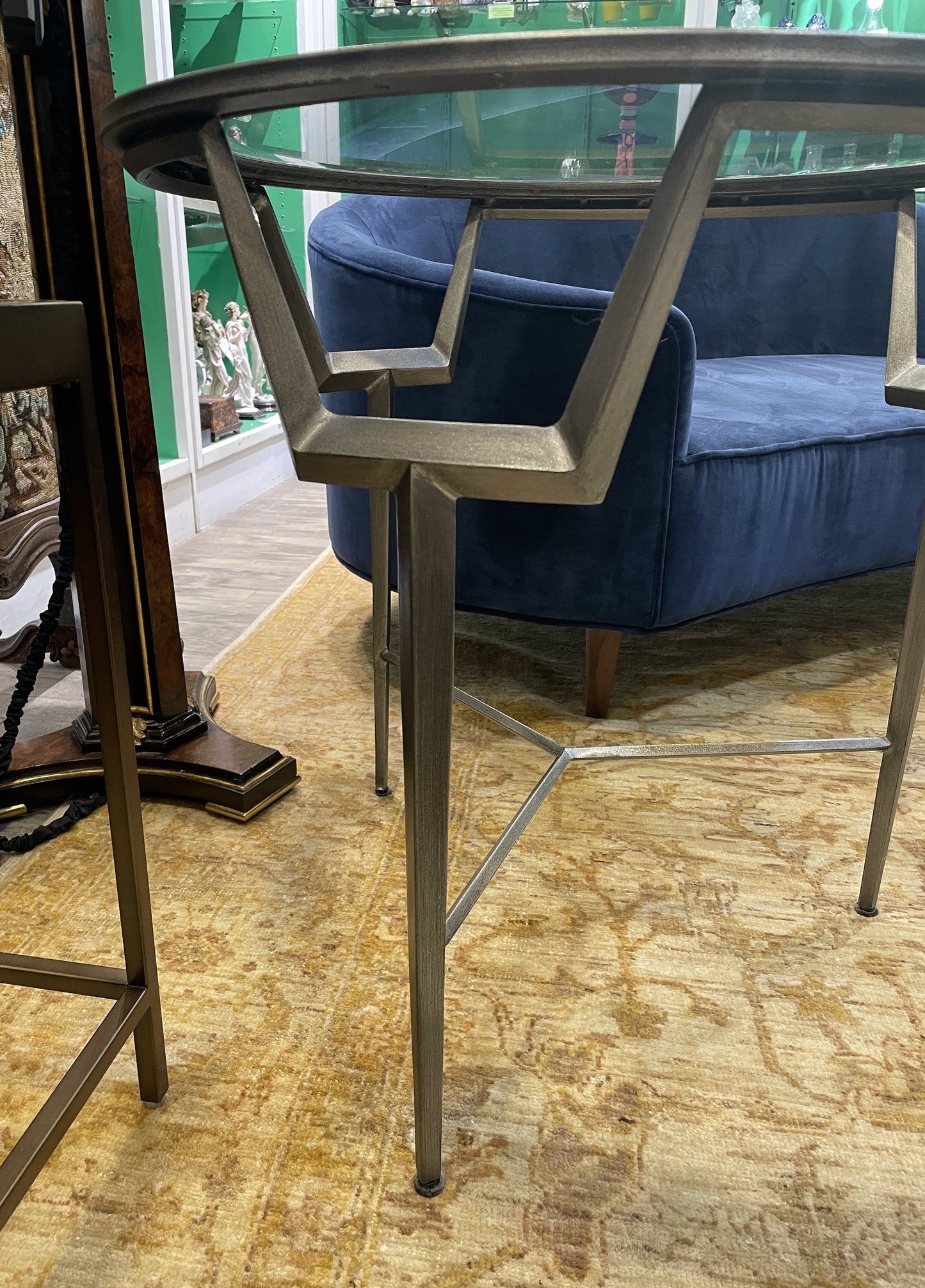 Round Iron and Glass End Table in Matte Chrome (0IV00G)