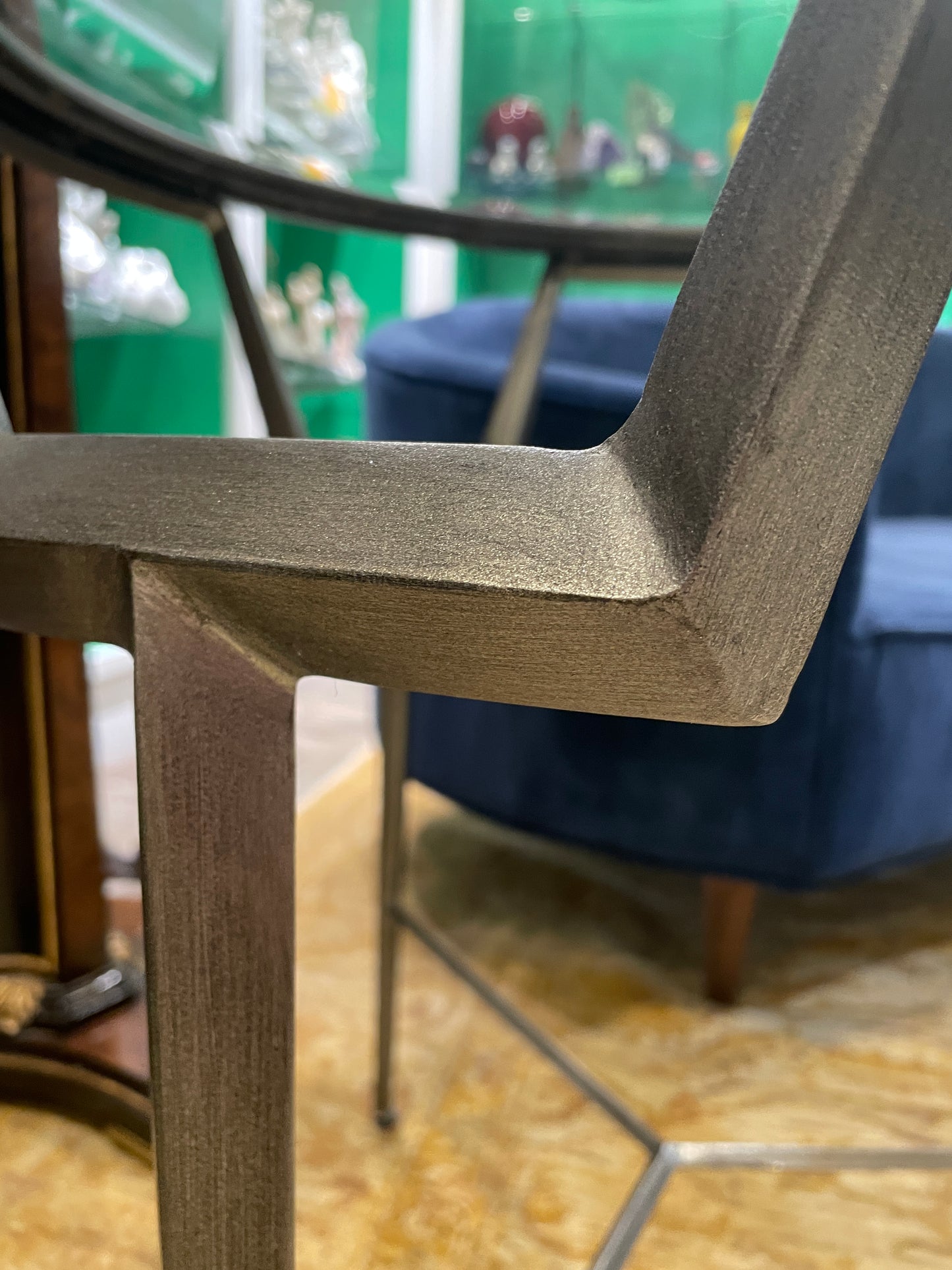 Round Iron and Glass End Table in Matte Chrome (0IV00G)